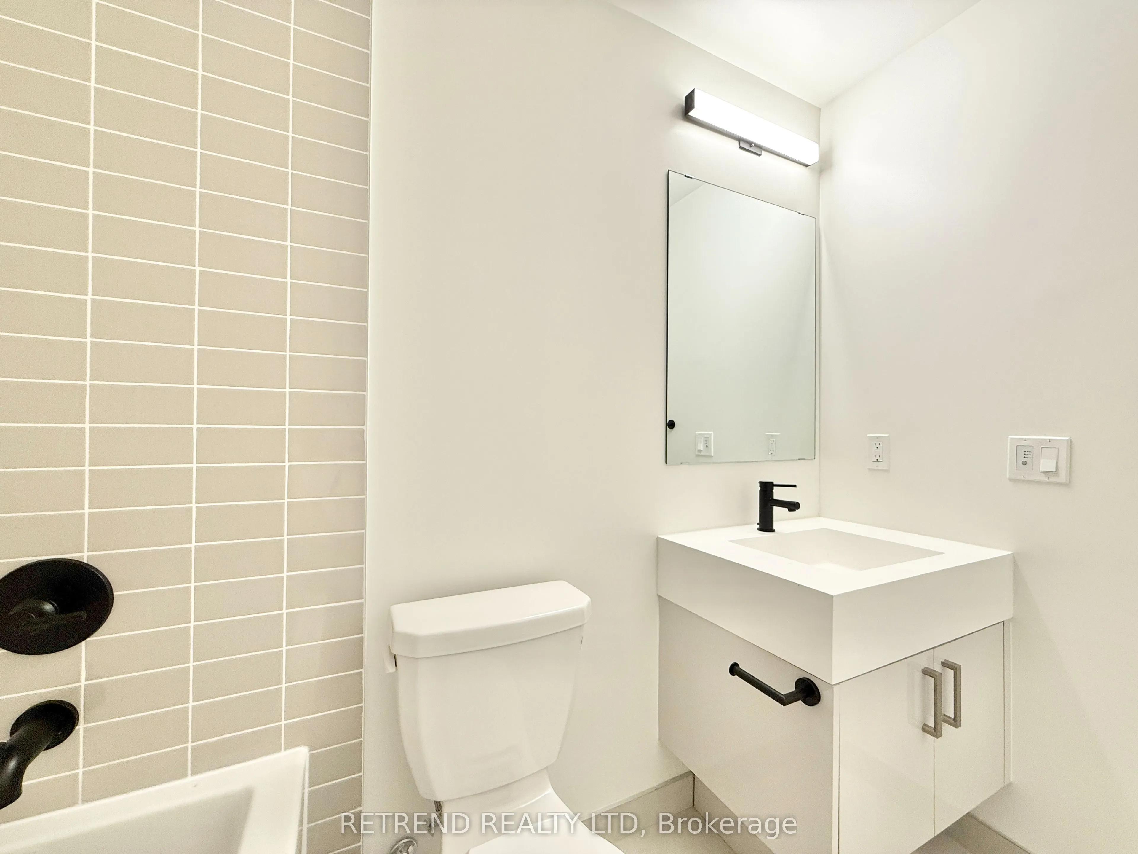 280 Dundas Street W, #1806