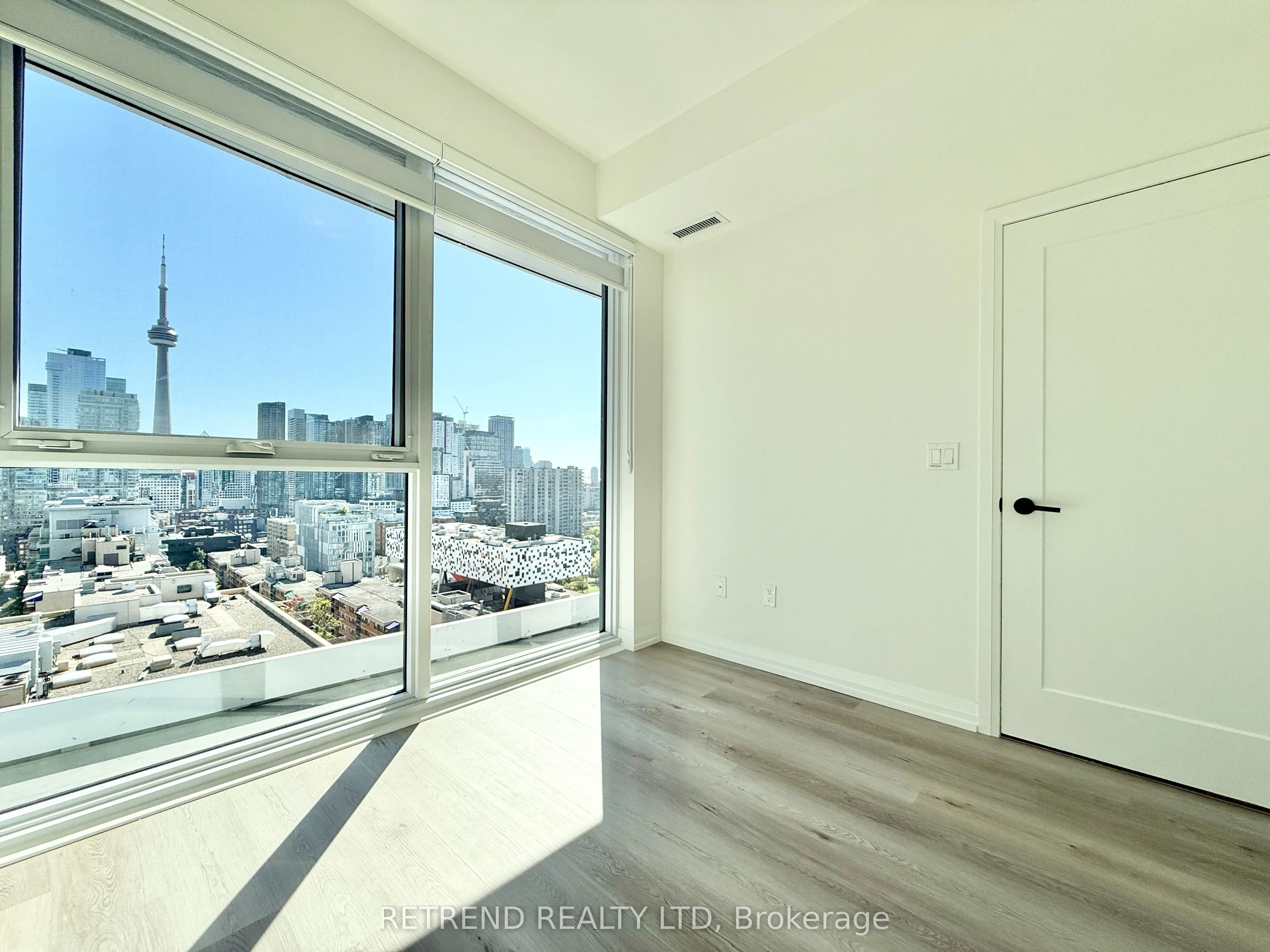 280 Dundas Street W, #1806