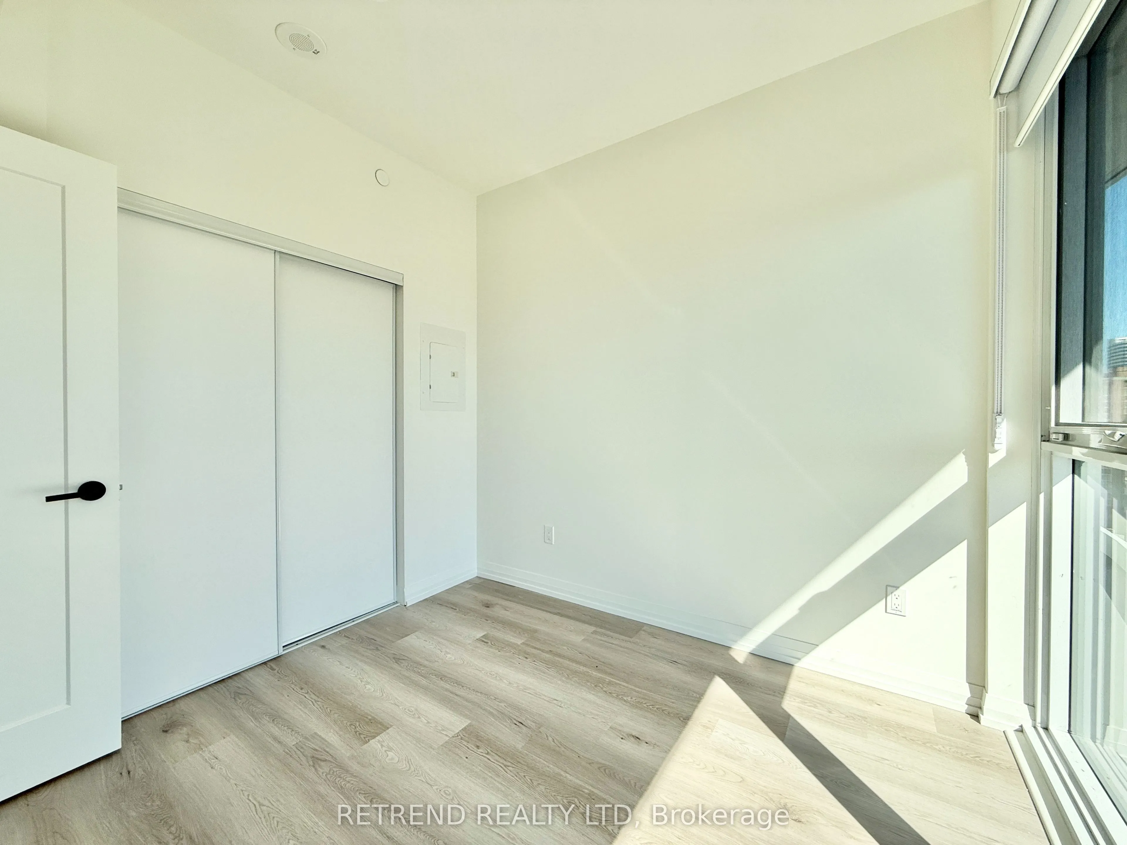 280 Dundas Street W, #1806