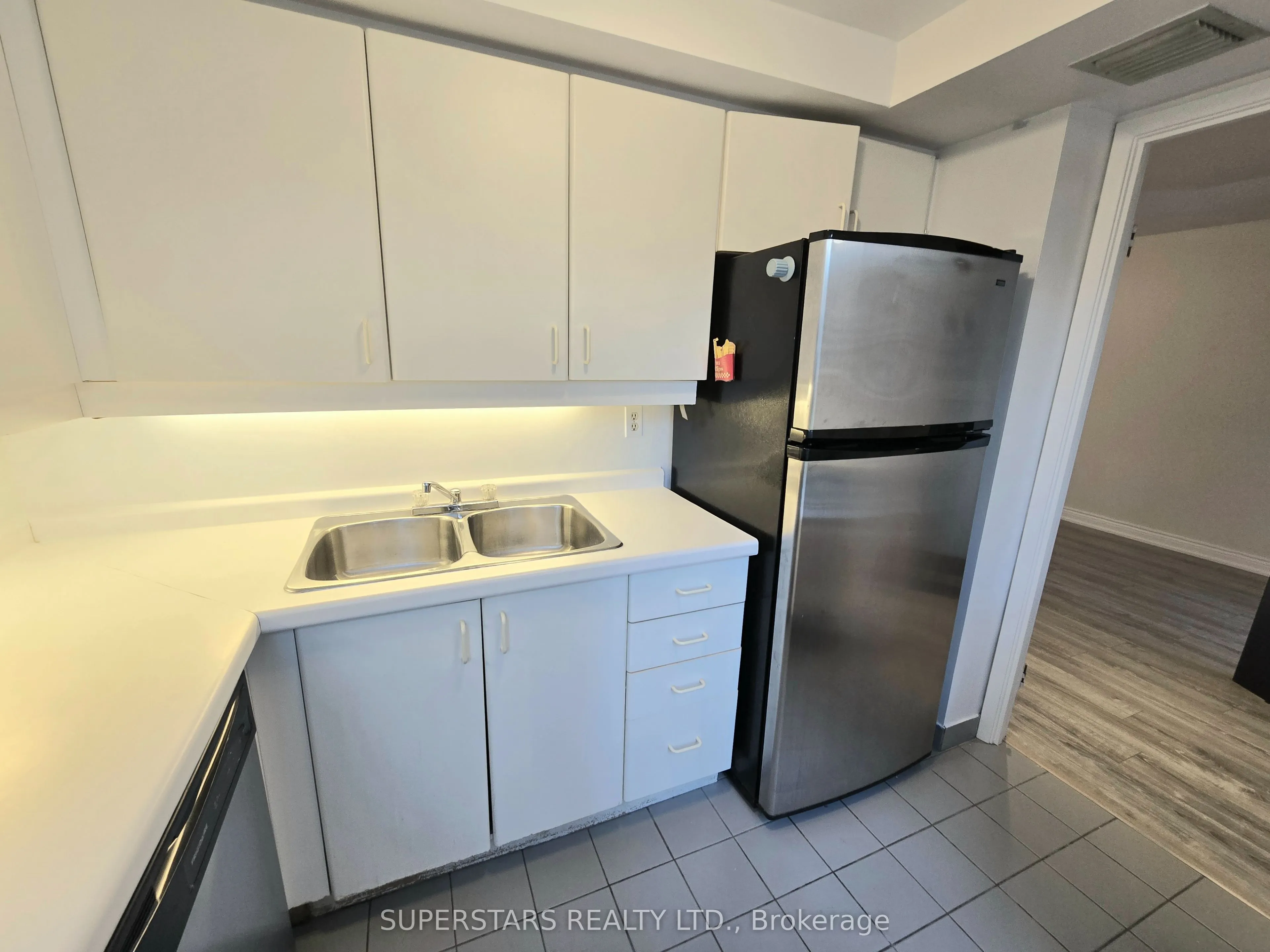 44 Gerrard Street W, #603
