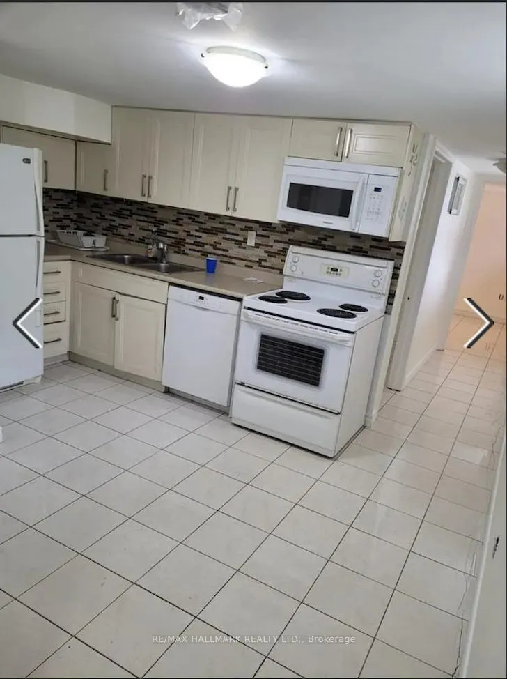 702 Bathurst Street, #Lower