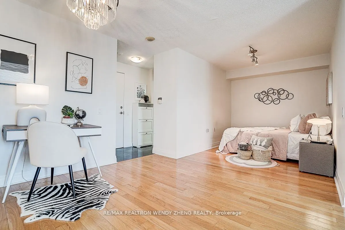 21 Hillcrest Avenue, #2702