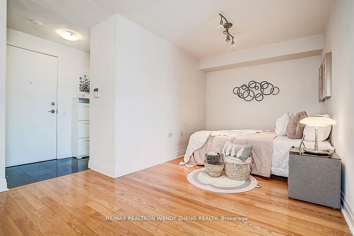 21 Hillcrest Avenue, #2702