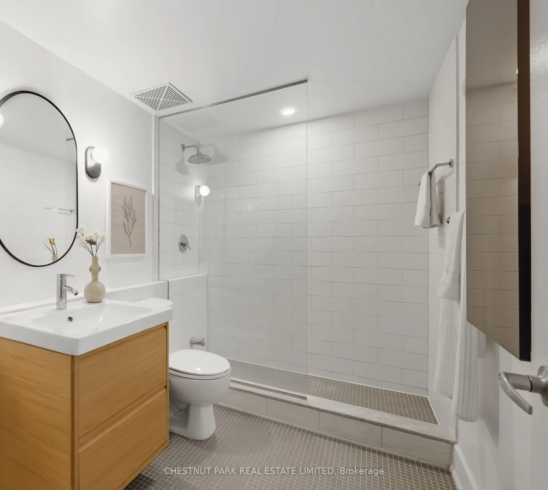 637 Lakeshore Boulevard W, #215