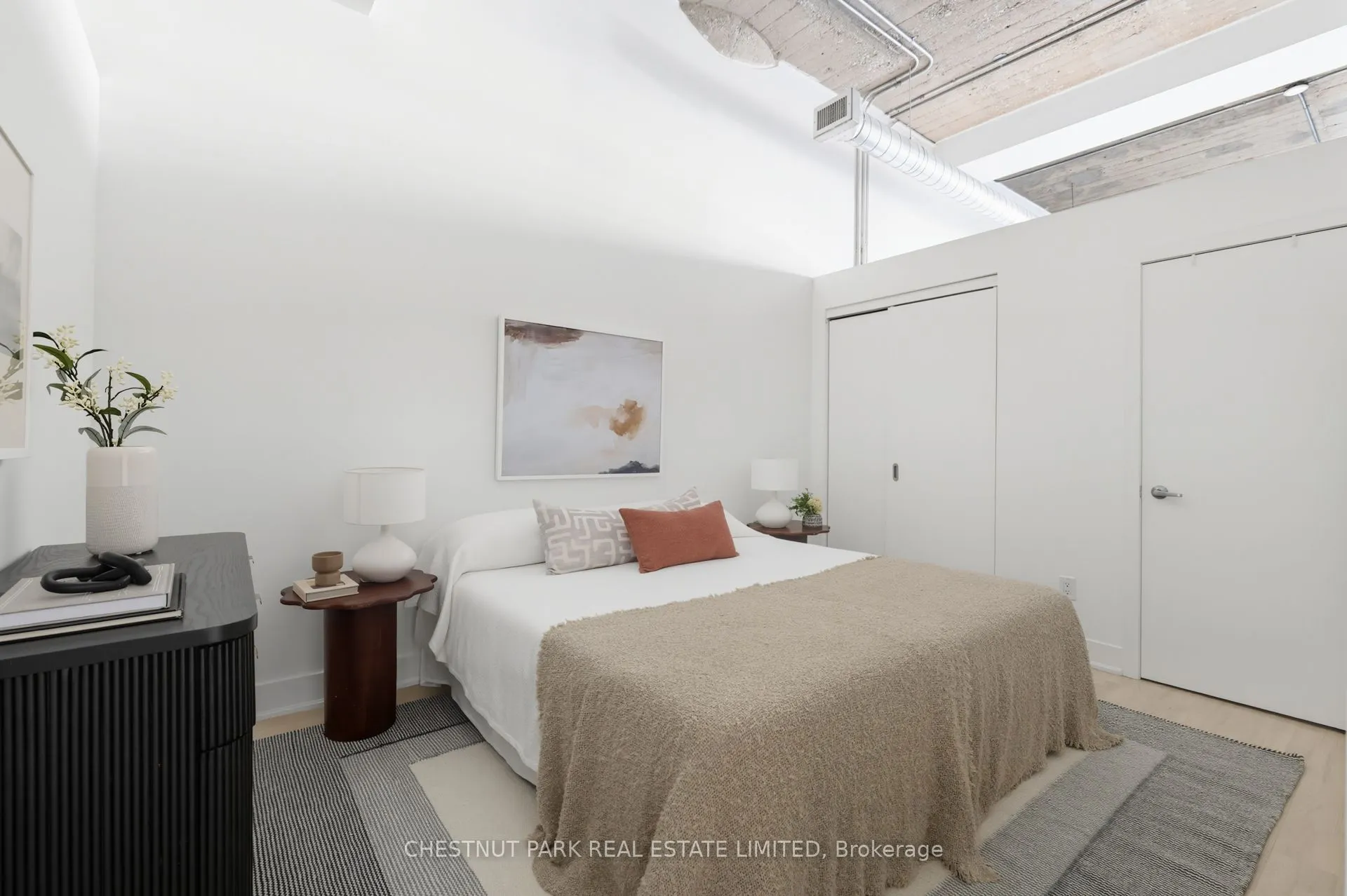 637 Lakeshore Boulevard W, #215