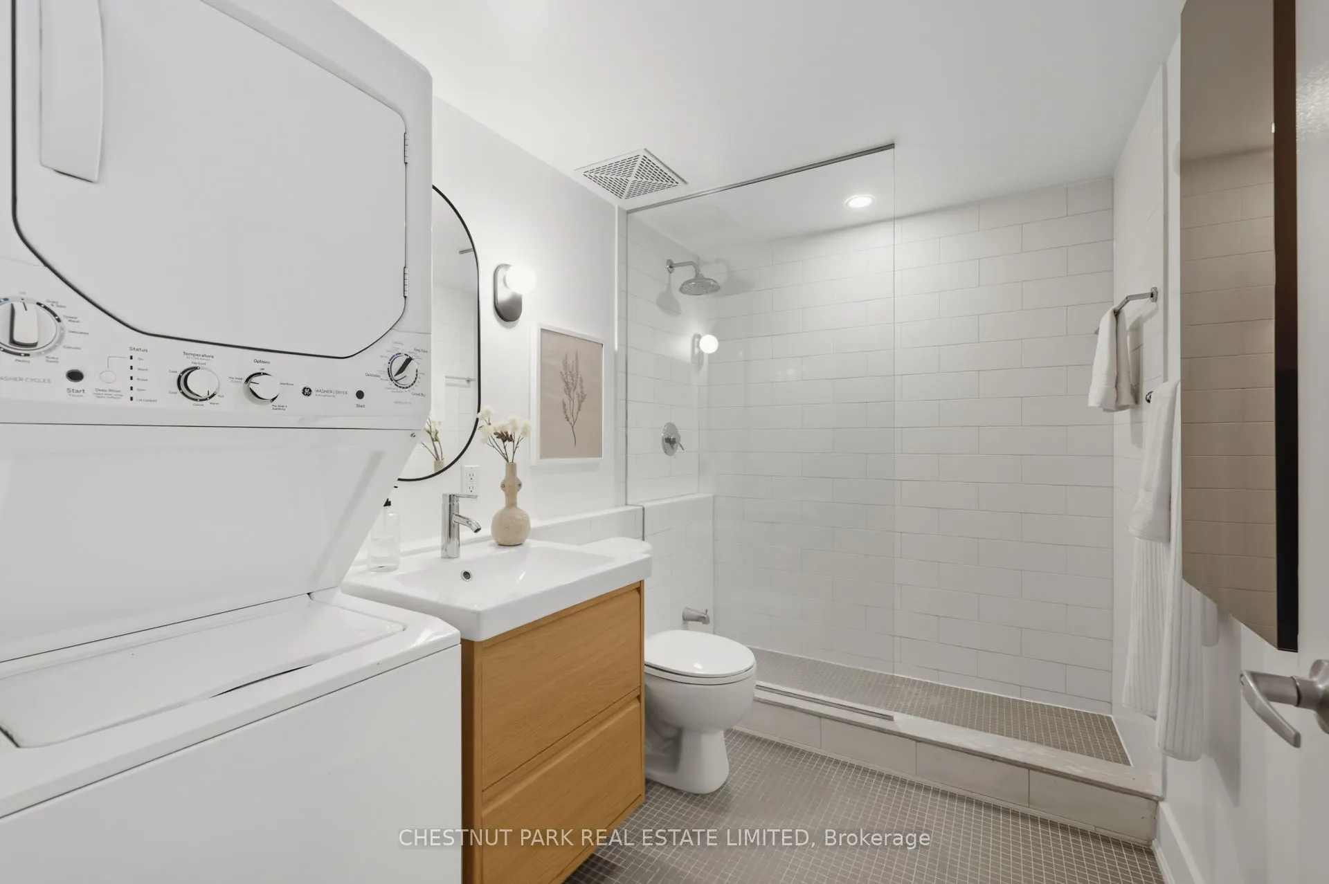 637 Lakeshore Boulevard W, #215