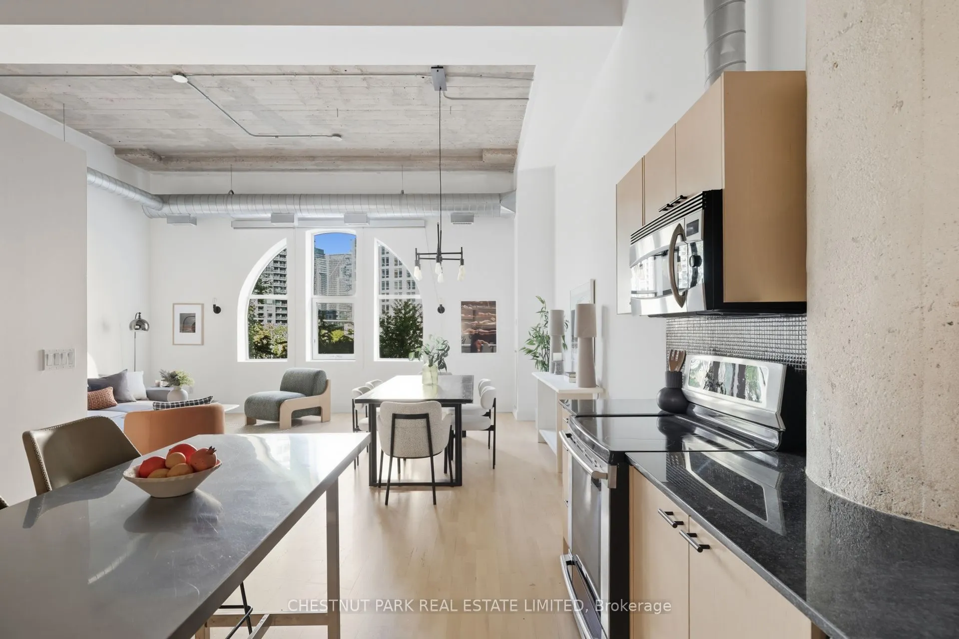 637 Lakeshore Boulevard W, #215