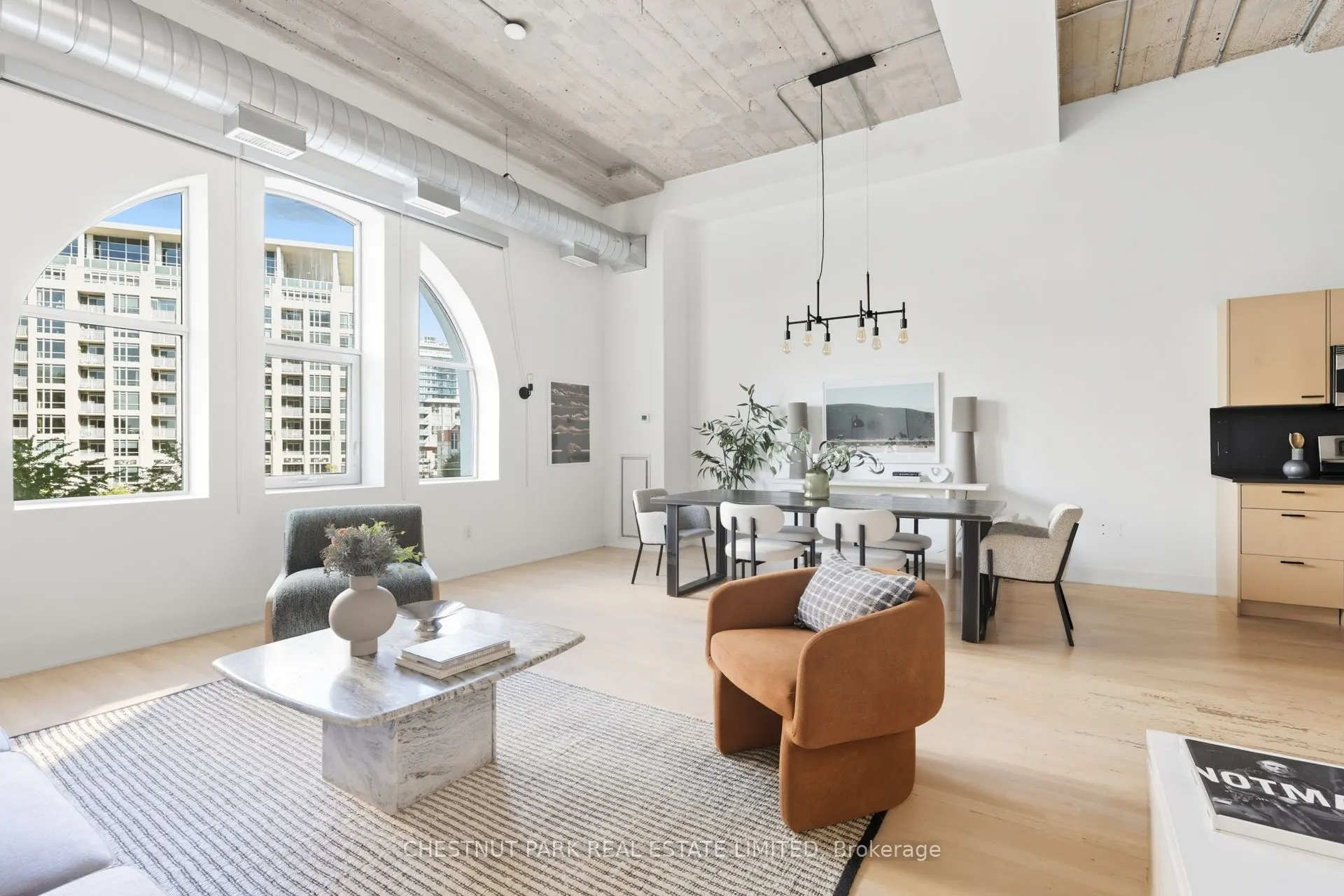 637 Lakeshore Boulevard W, #215