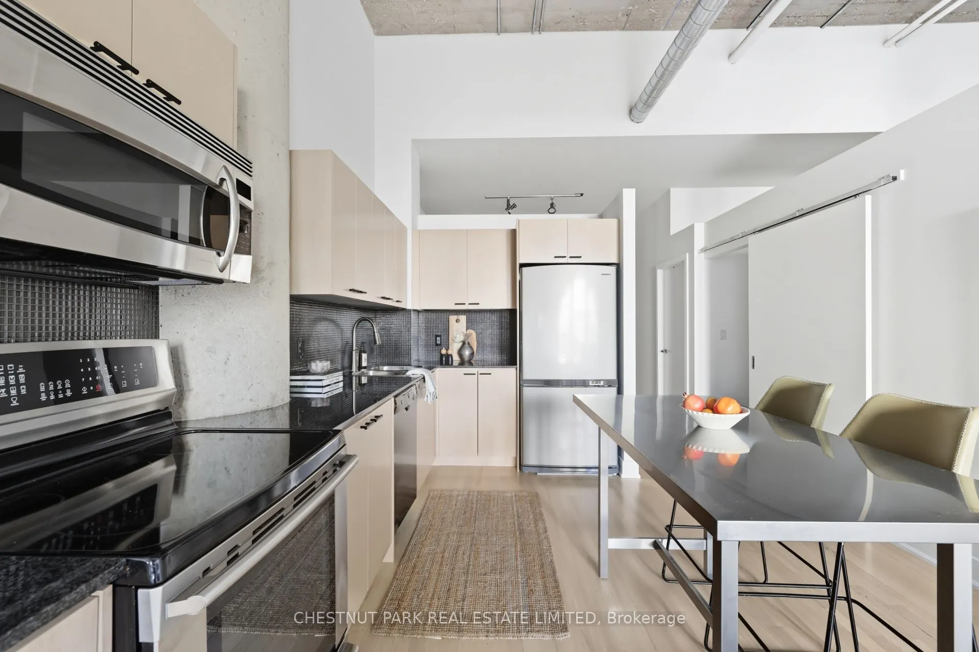 637 Lakeshore Boulevard W, #215