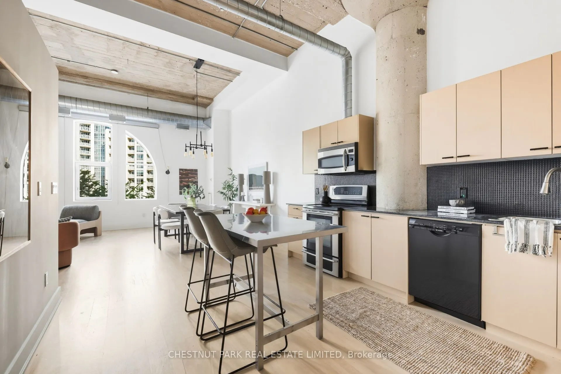 637 Lakeshore Boulevard W, #215