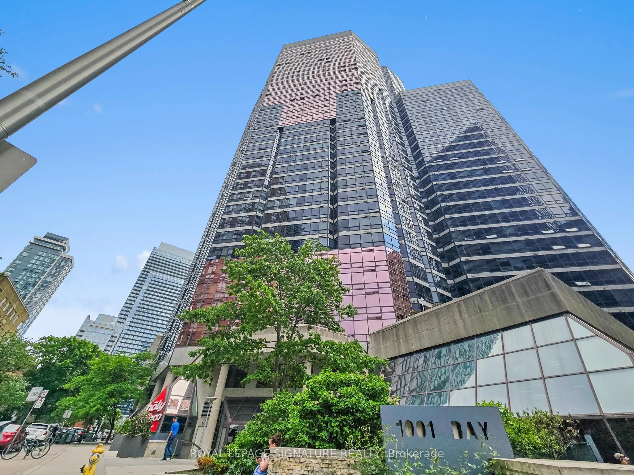 1001 Bay Street, #403