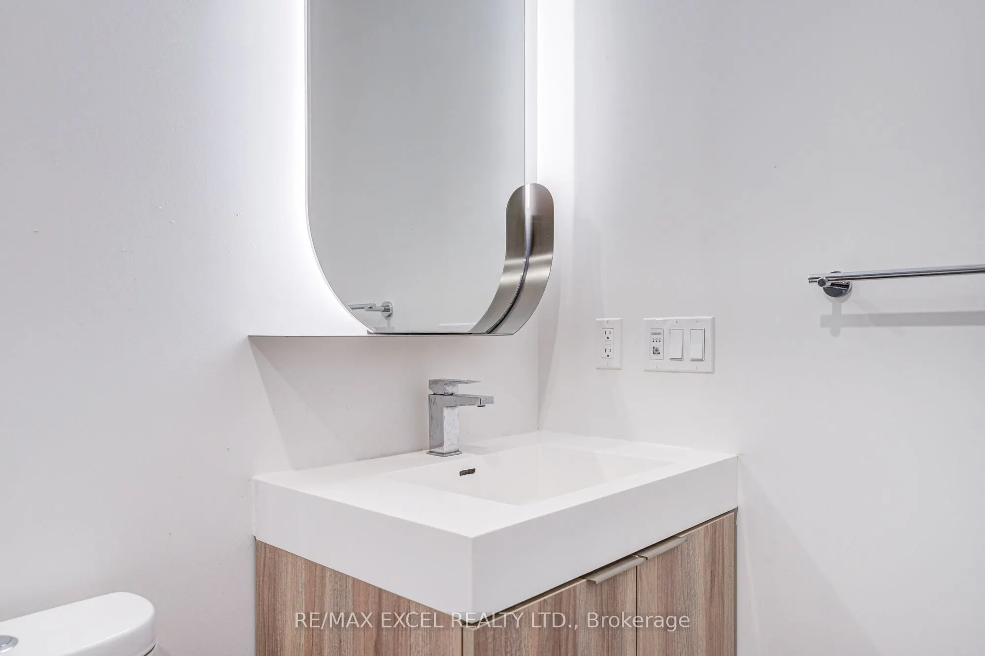 15 Holmes Avenue, #2807