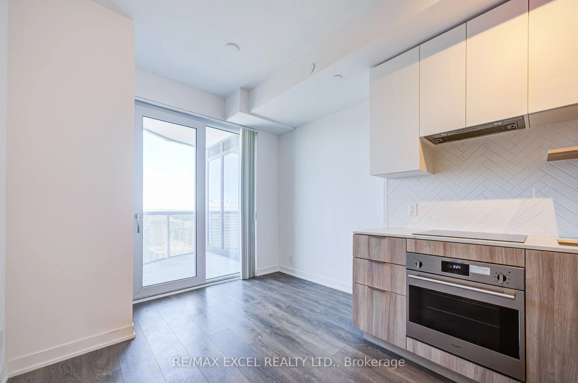 15 Holmes Avenue, #2807
