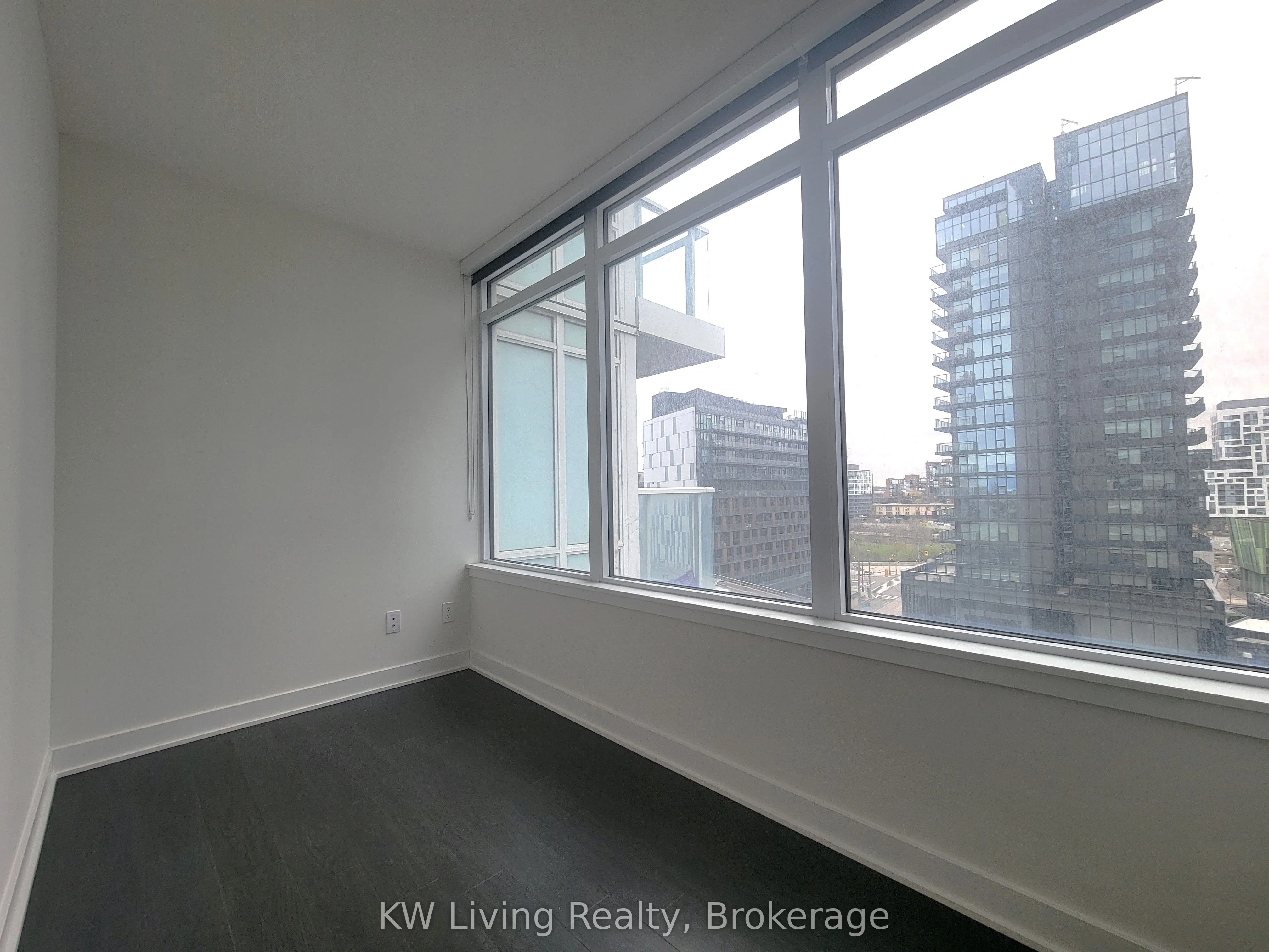 19 Bathurst Street, #1006