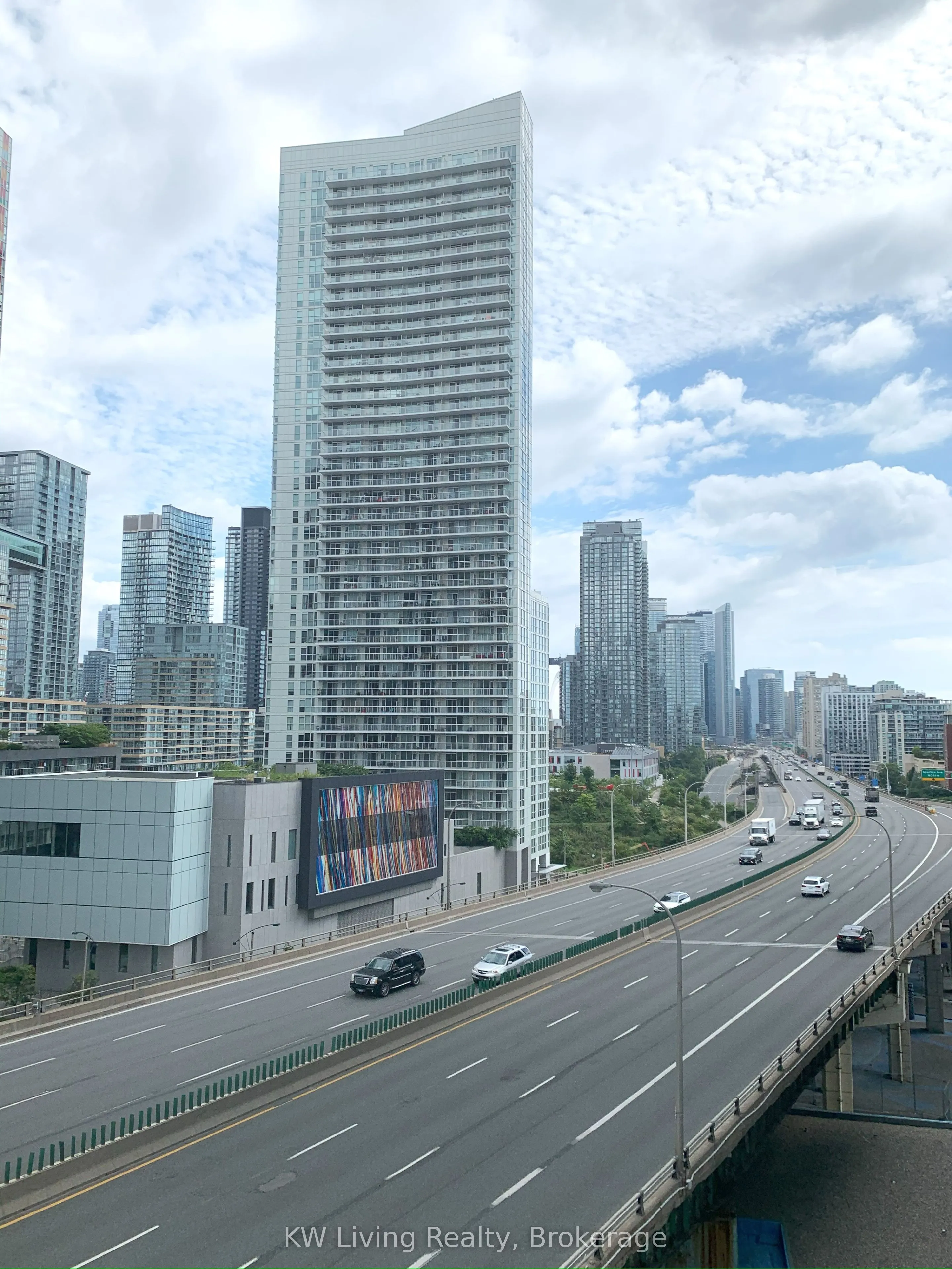 19 Bathurst Street, #1006