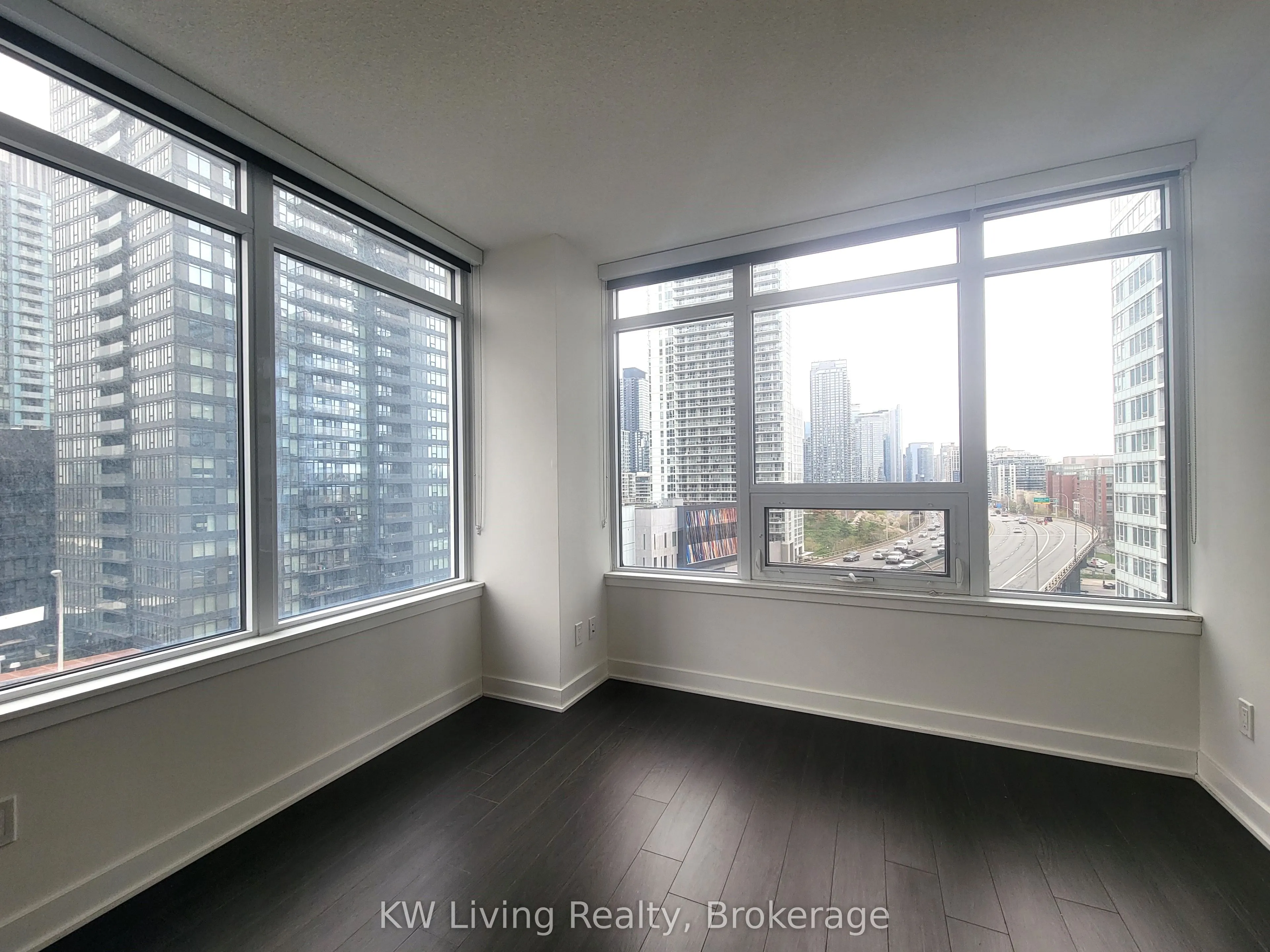 19 Bathurst Street, #1006