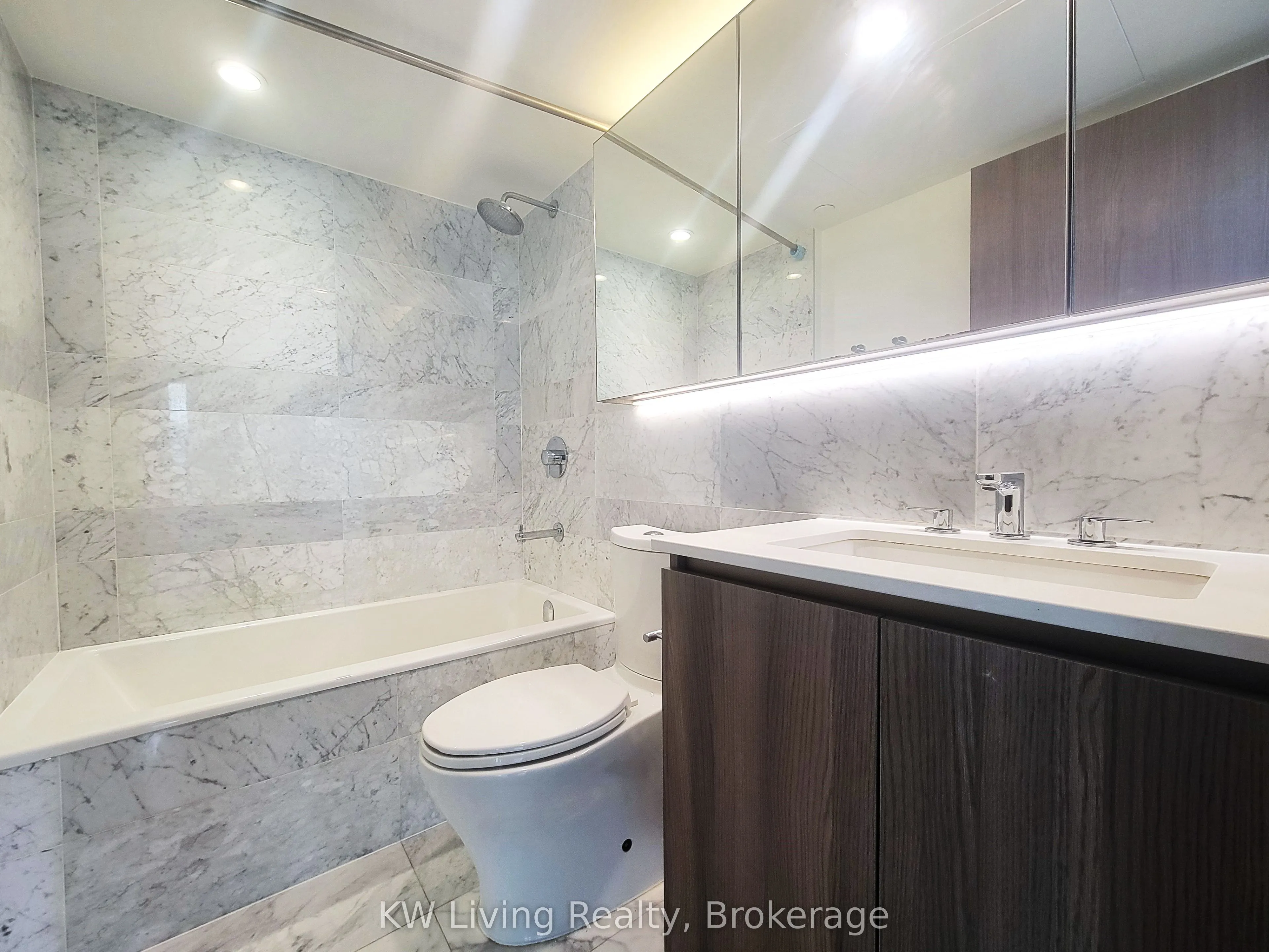 19 Bathurst Street, #1006