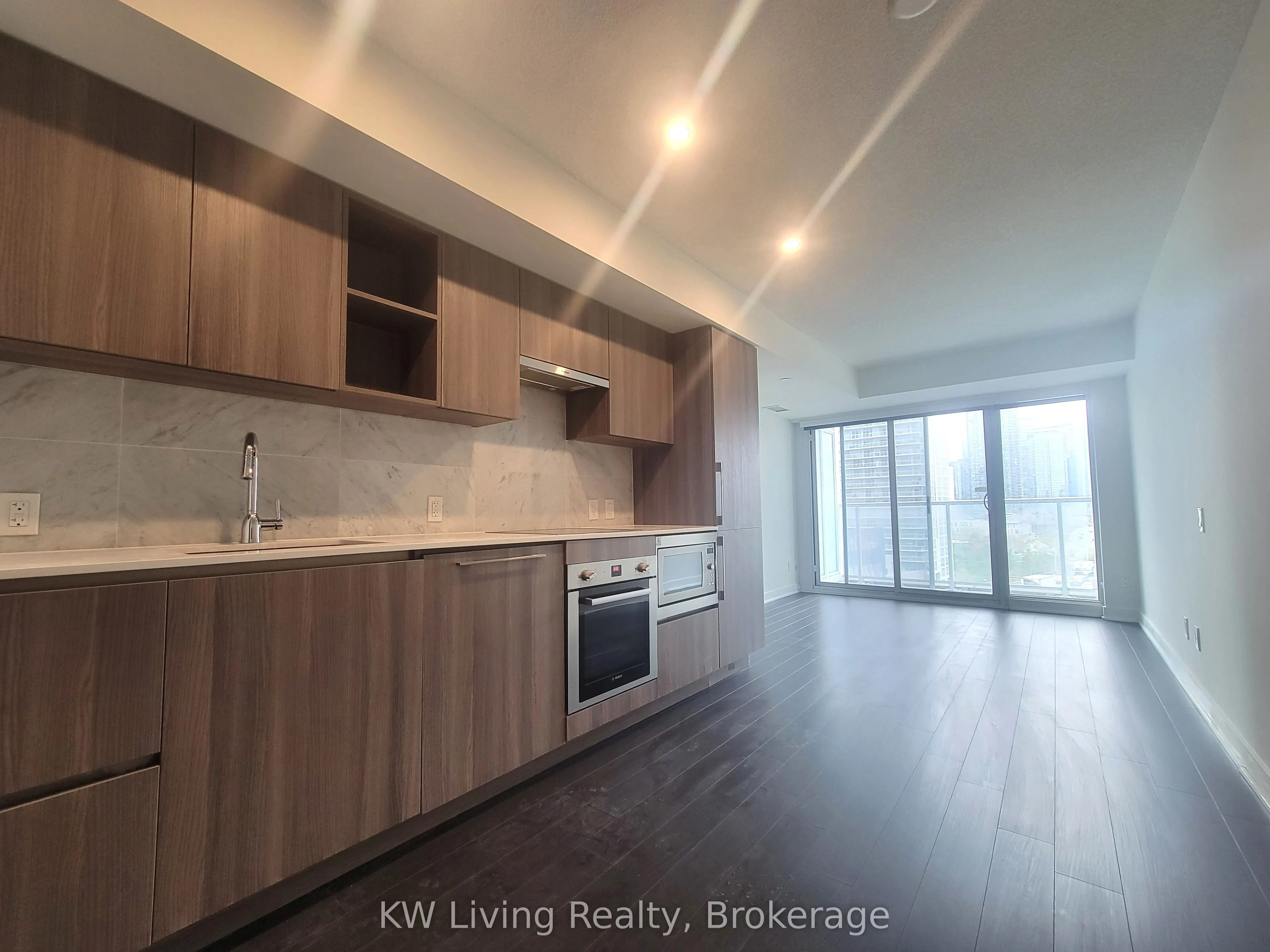 19 Bathurst Street, #1006
