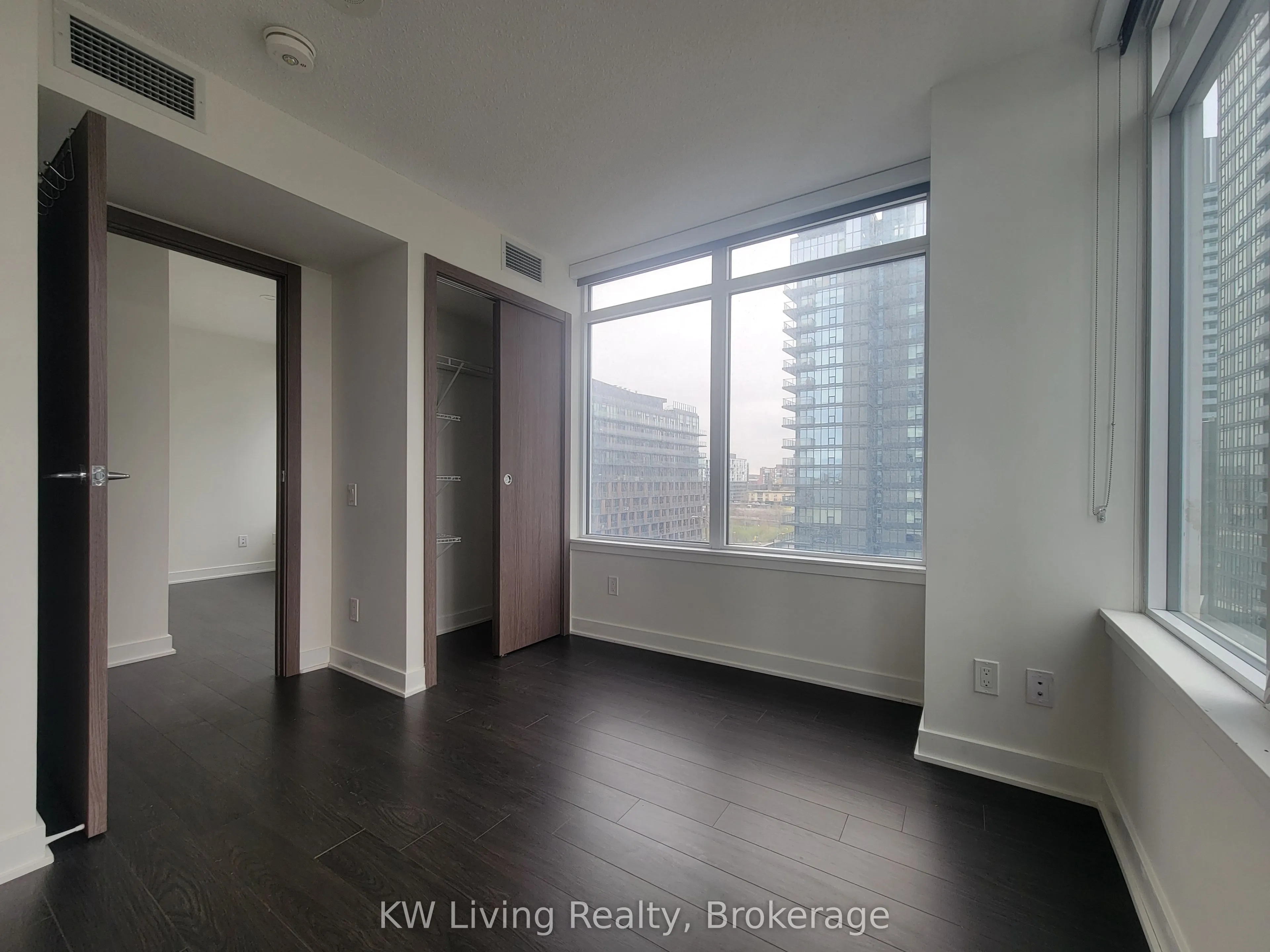 19 Bathurst Street, #1006