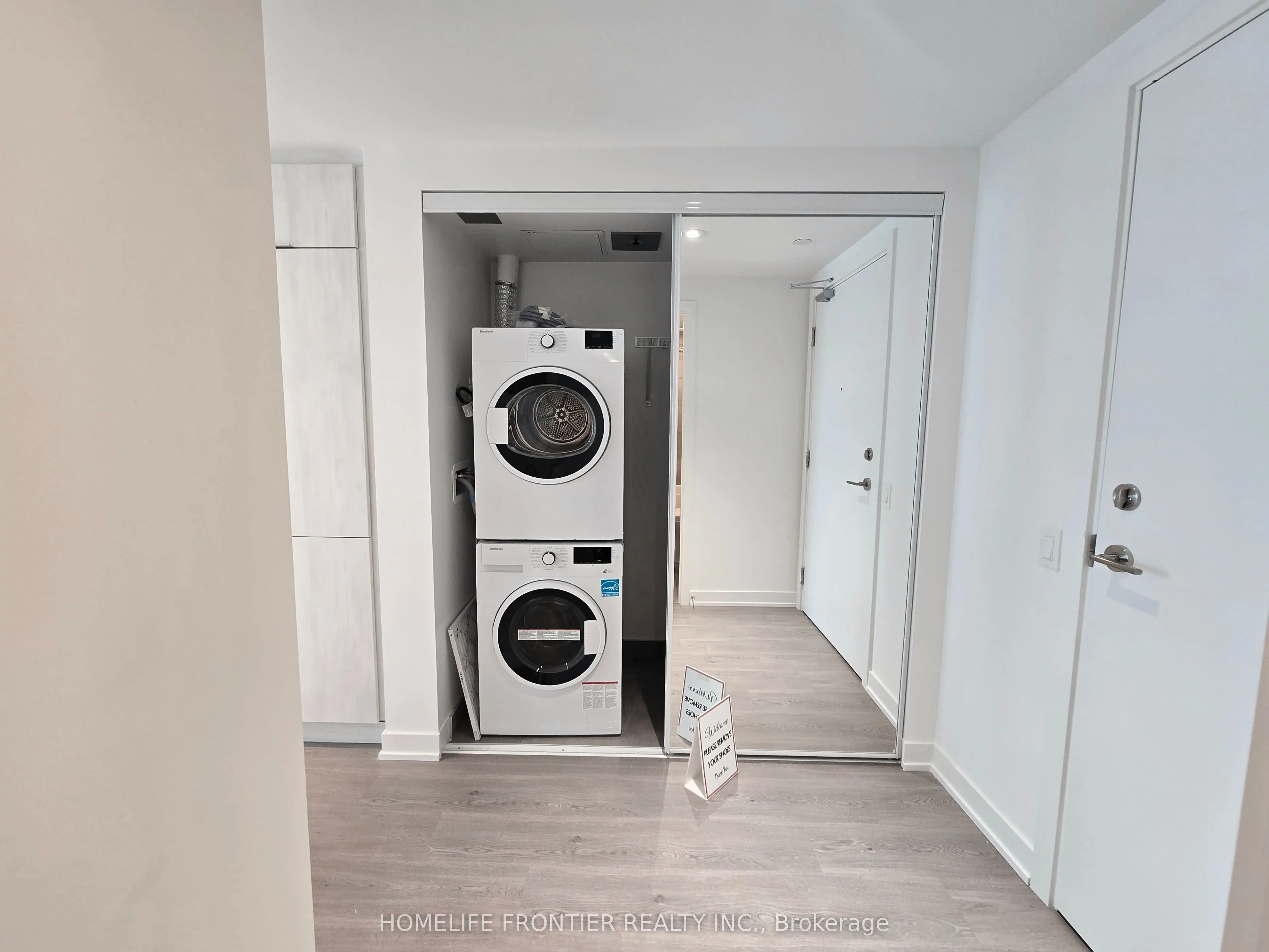 8 Wellesley Street W, #4807