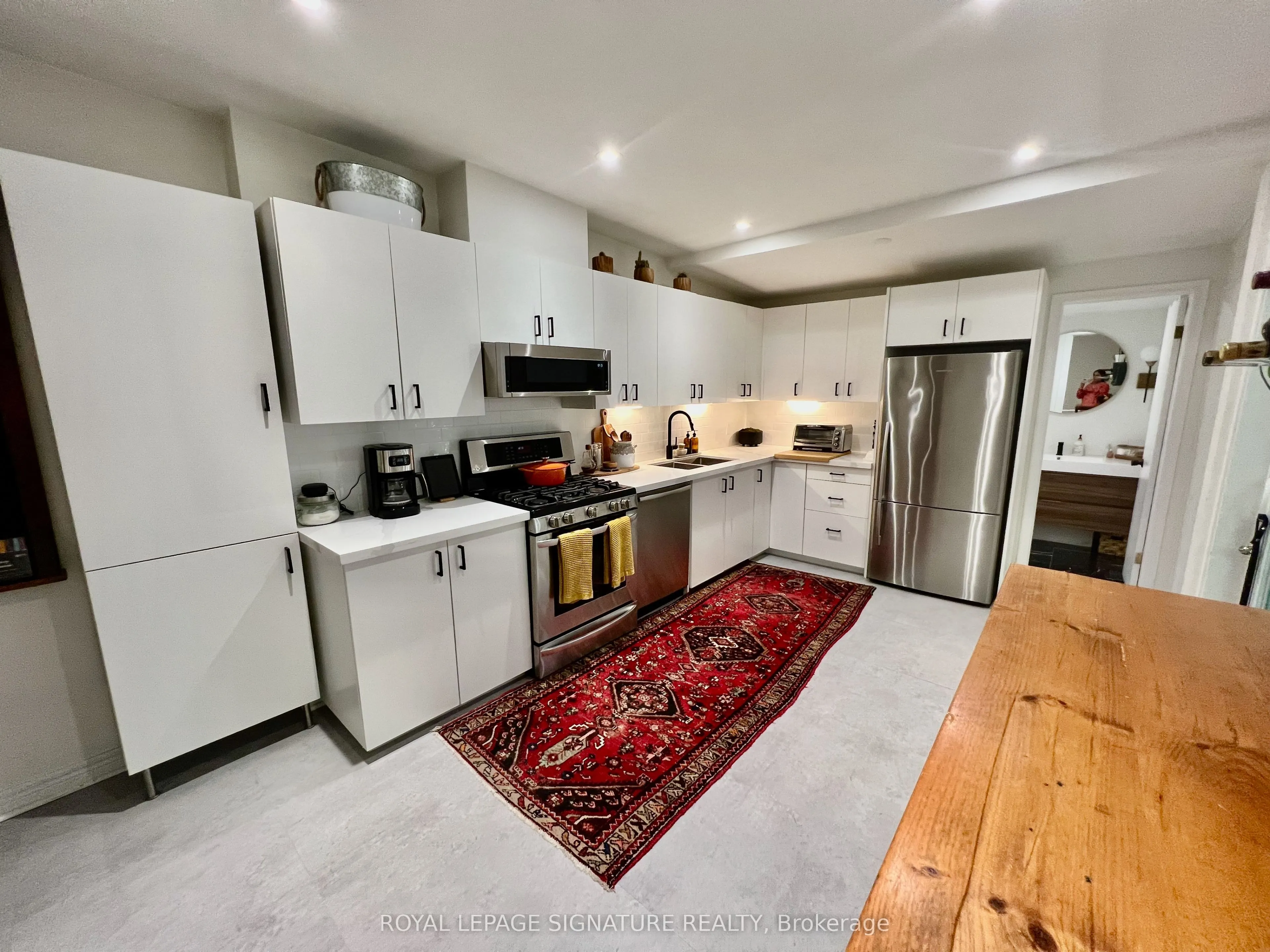 10 Lippincott Street