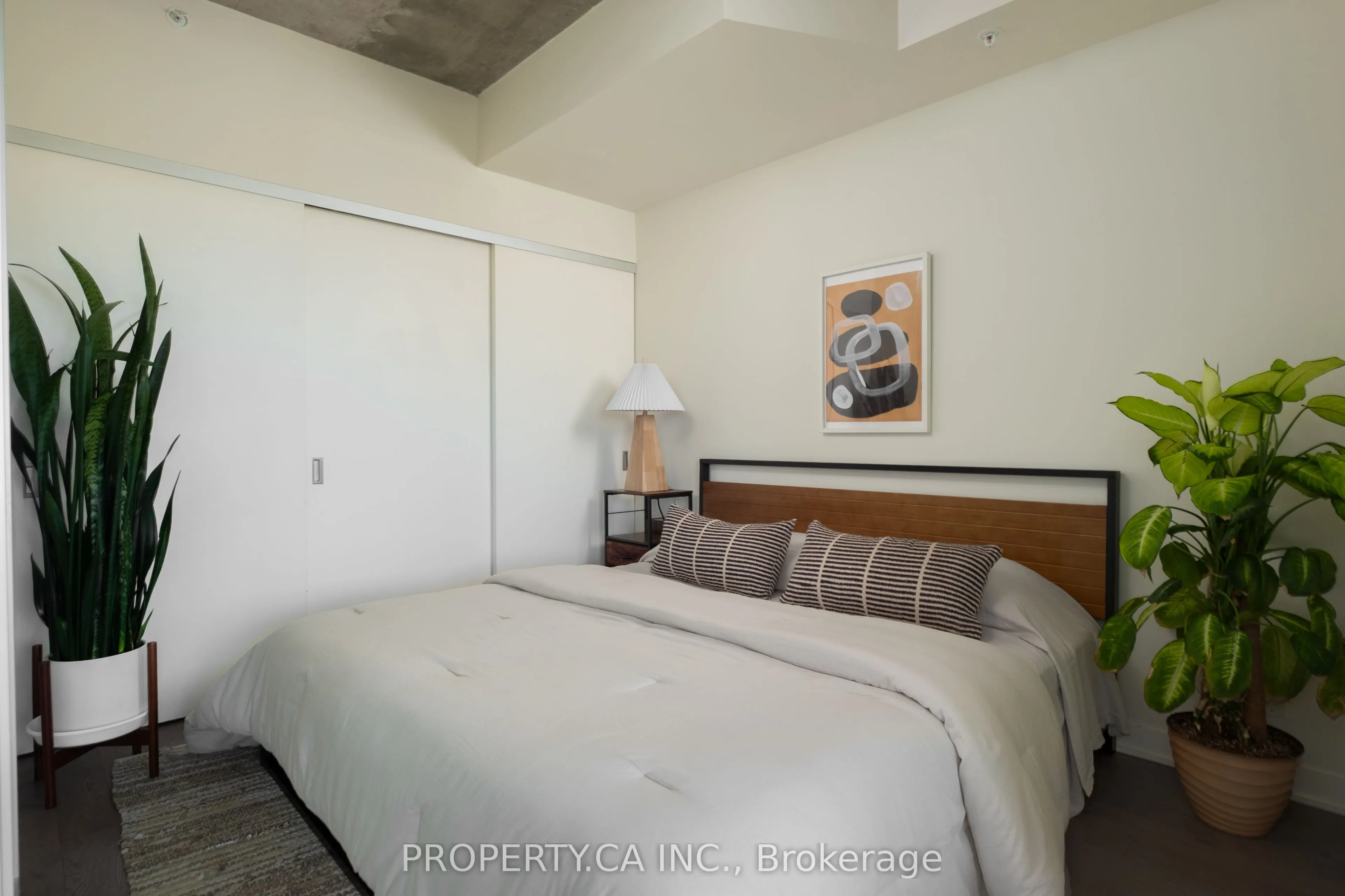 1239 Dundas Street W, #507
