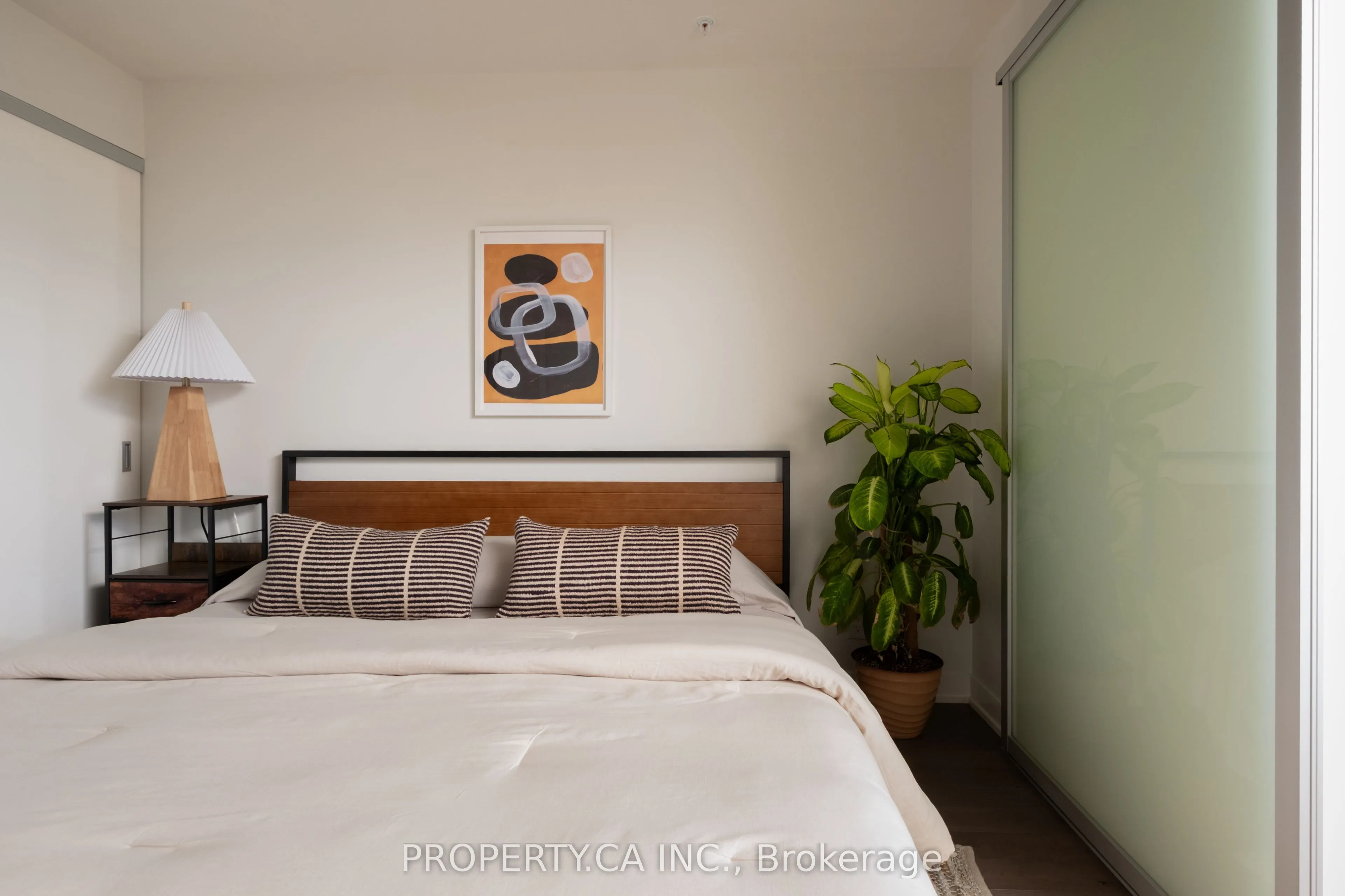 1239 Dundas Street W, #507