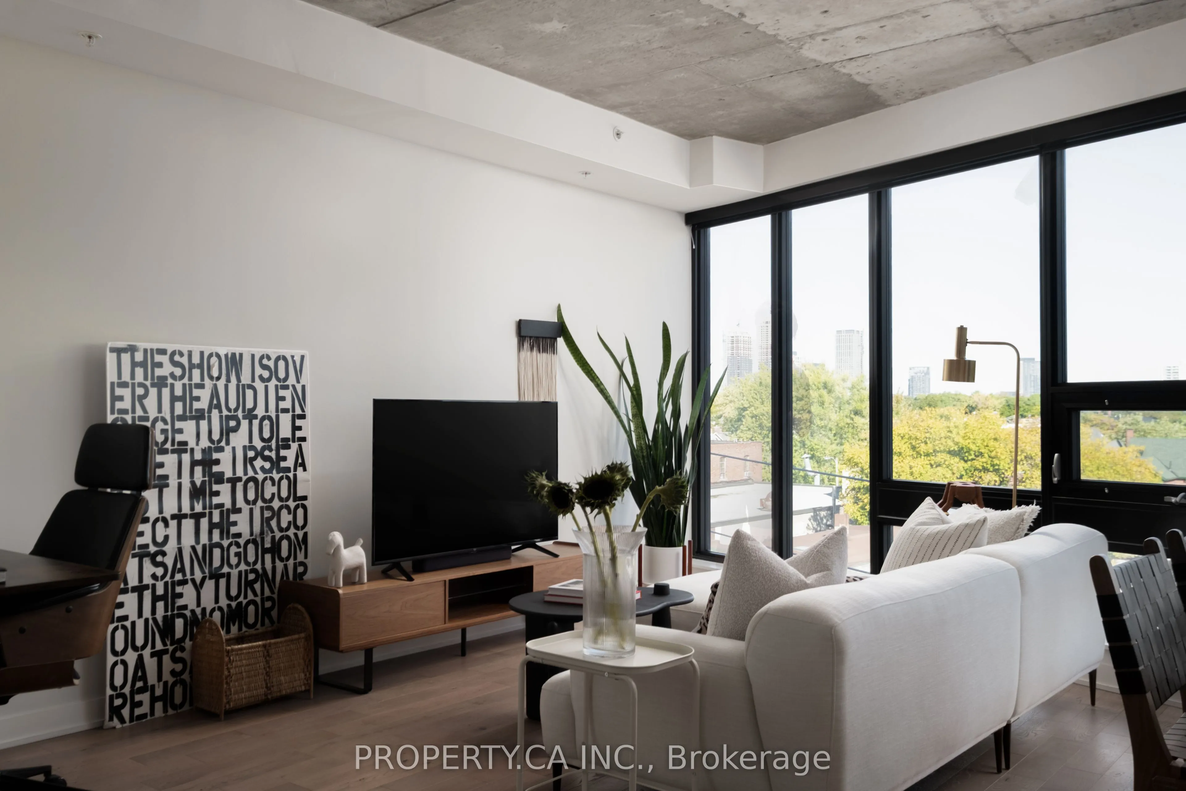 1239 Dundas Street W, #507