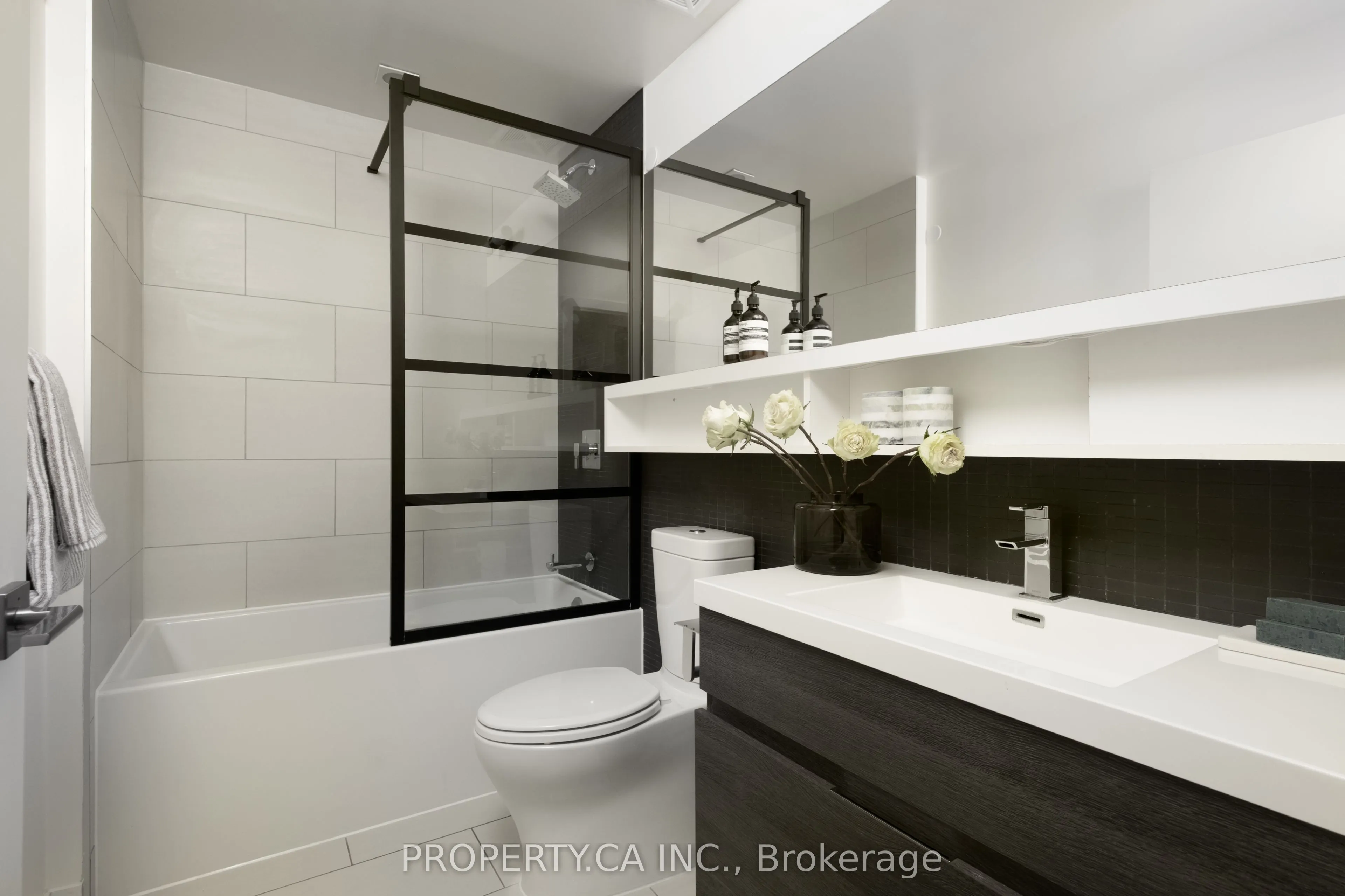 1239 Dundas Street W, #507