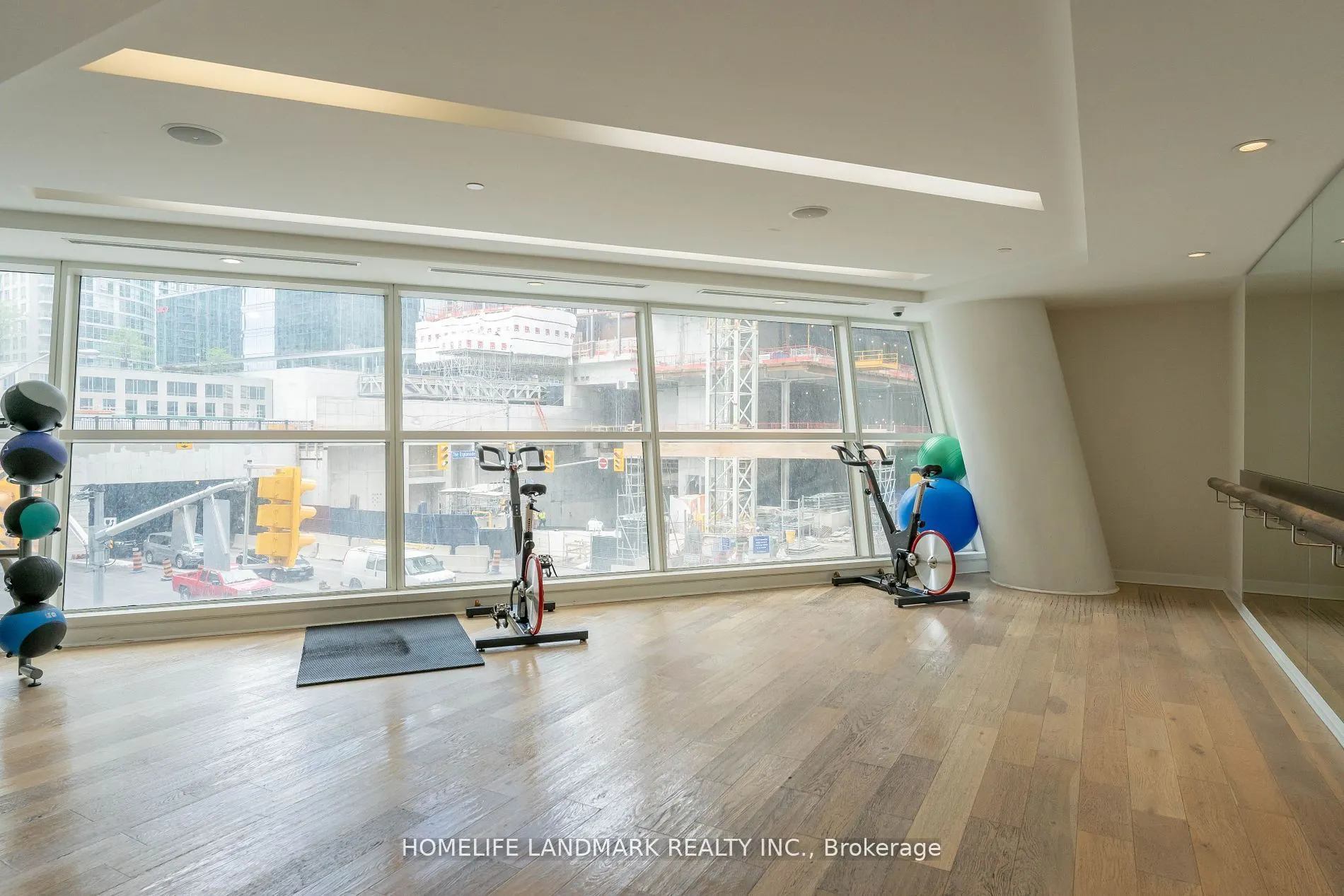 8 The Esplanade, #1107