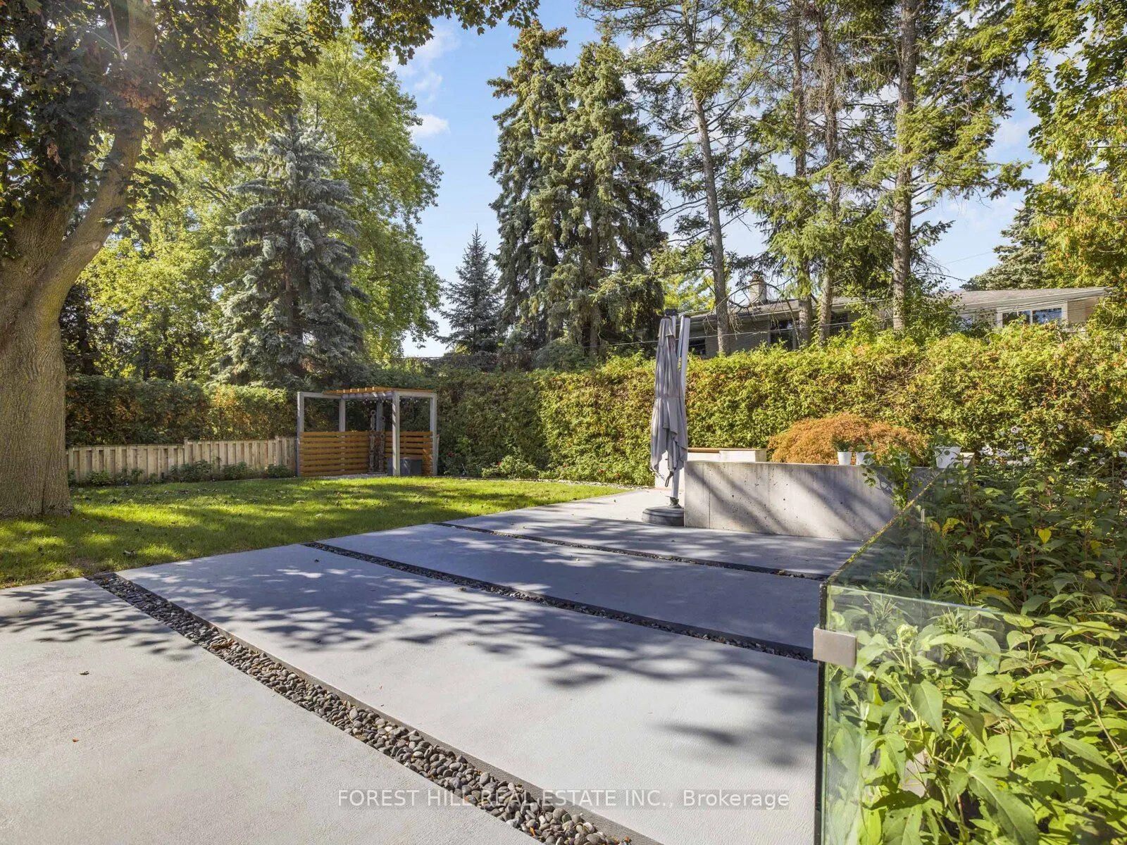 16 Viamede Crescent