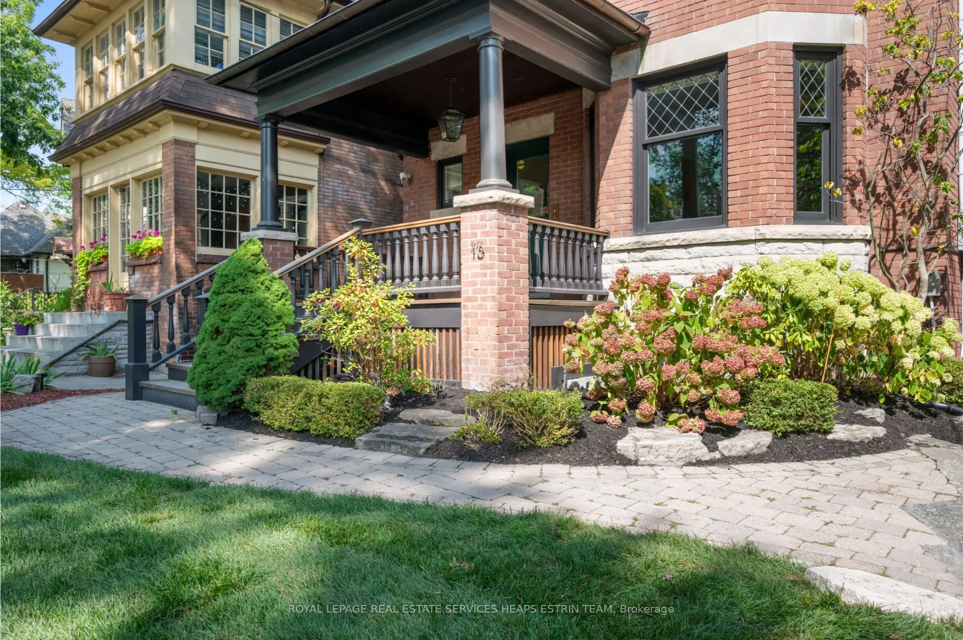 18 Castle Frank Crescent, #Main