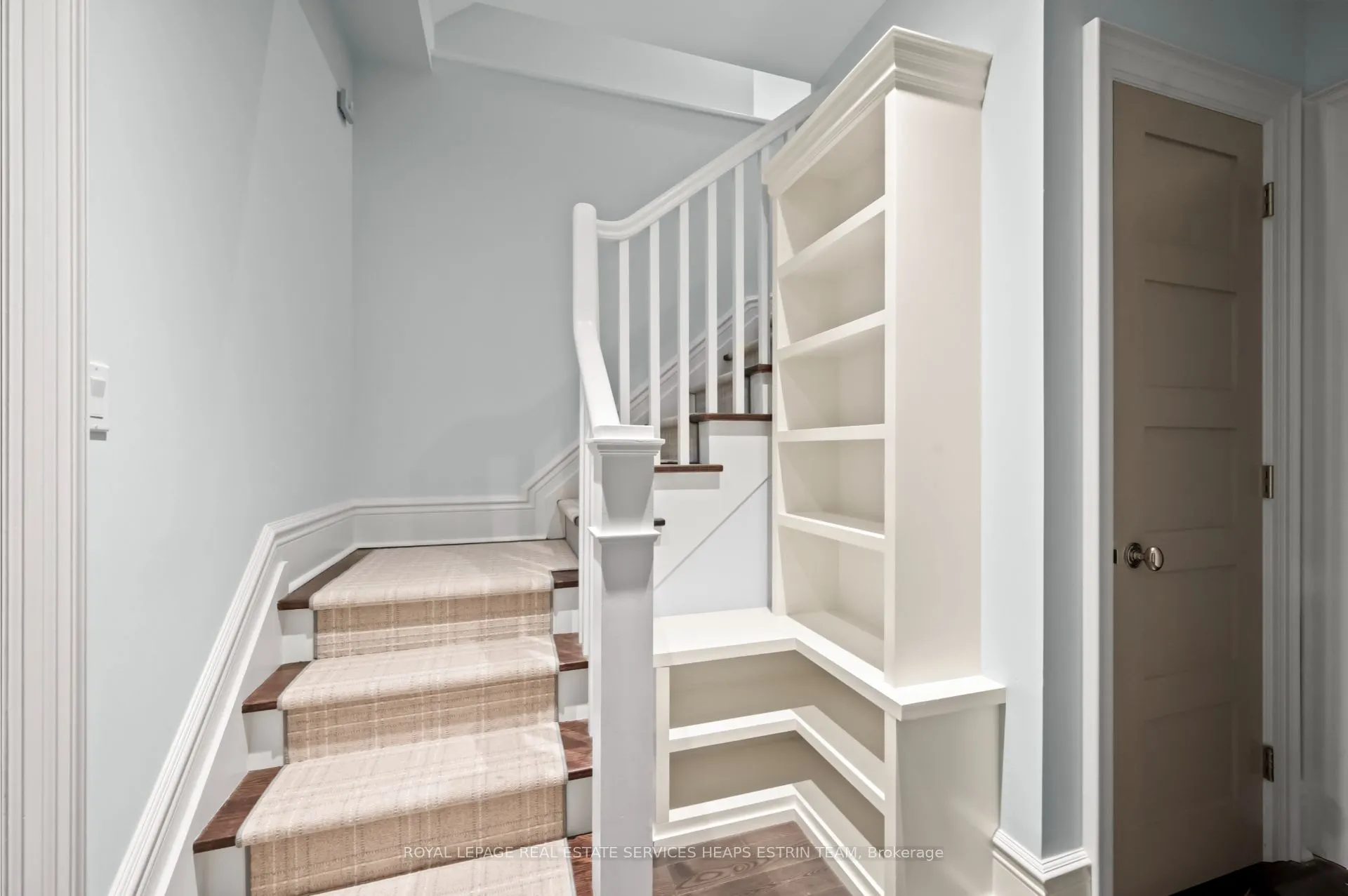 18 Castle Frank Crescent, #Main