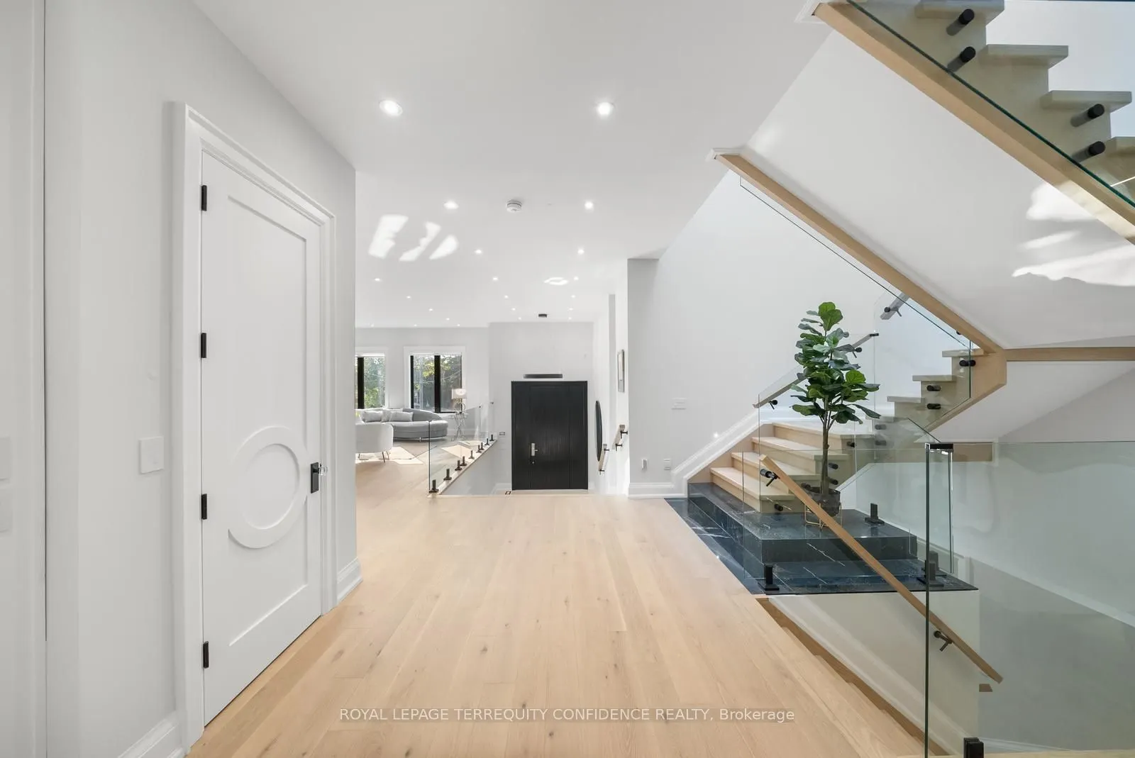 422 Hounslow Avenue