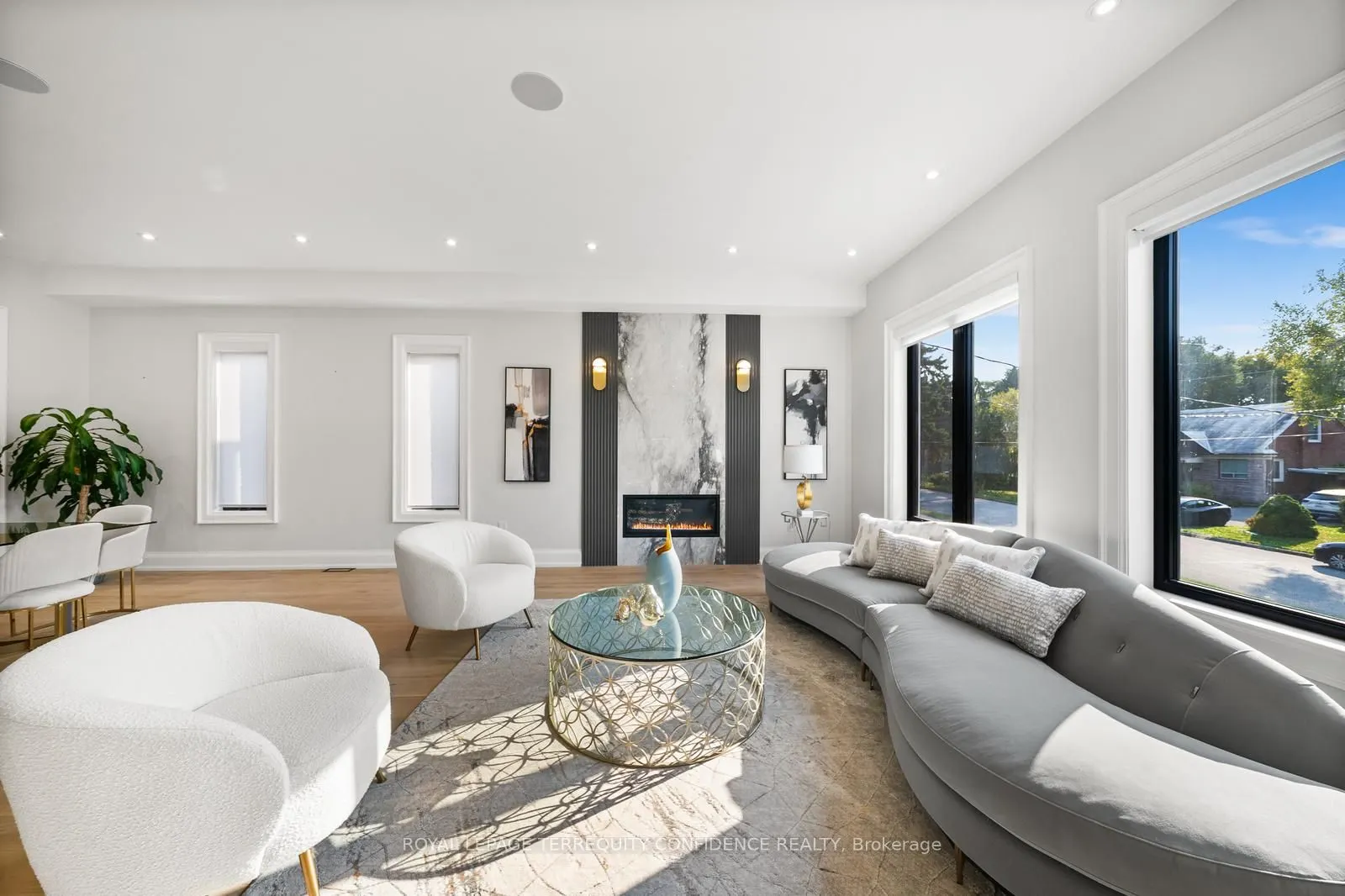 422 Hounslow Avenue