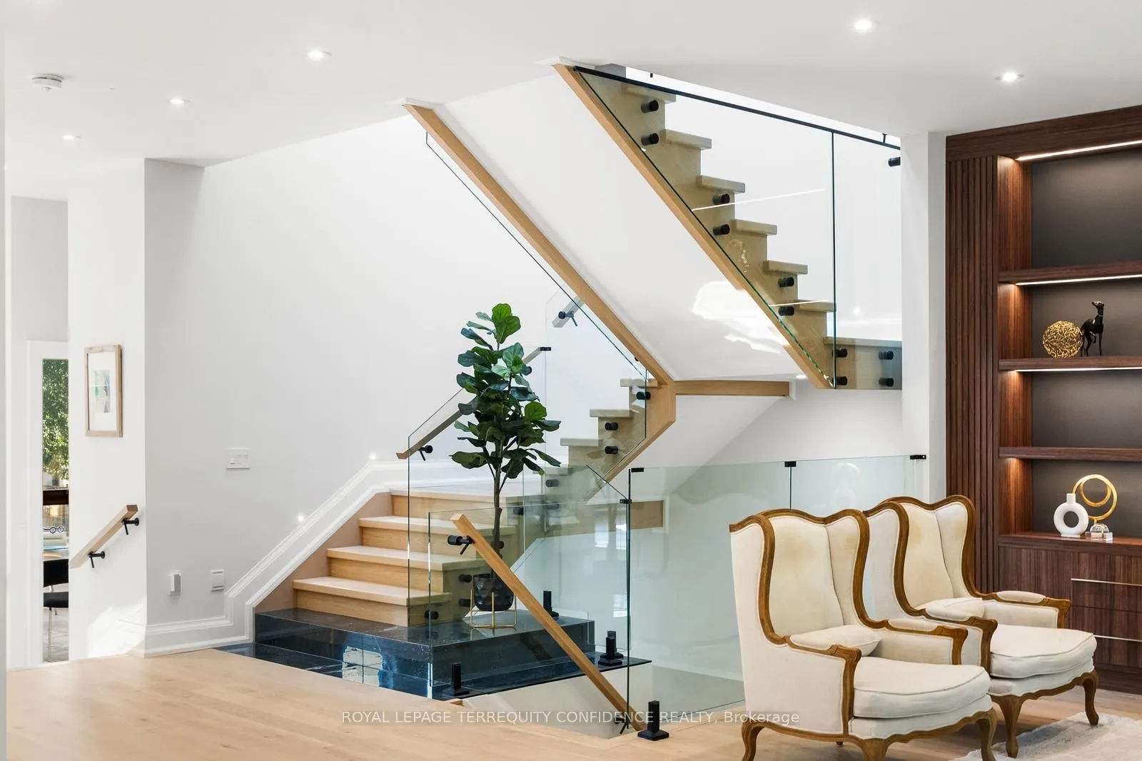 422 Hounslow Avenue