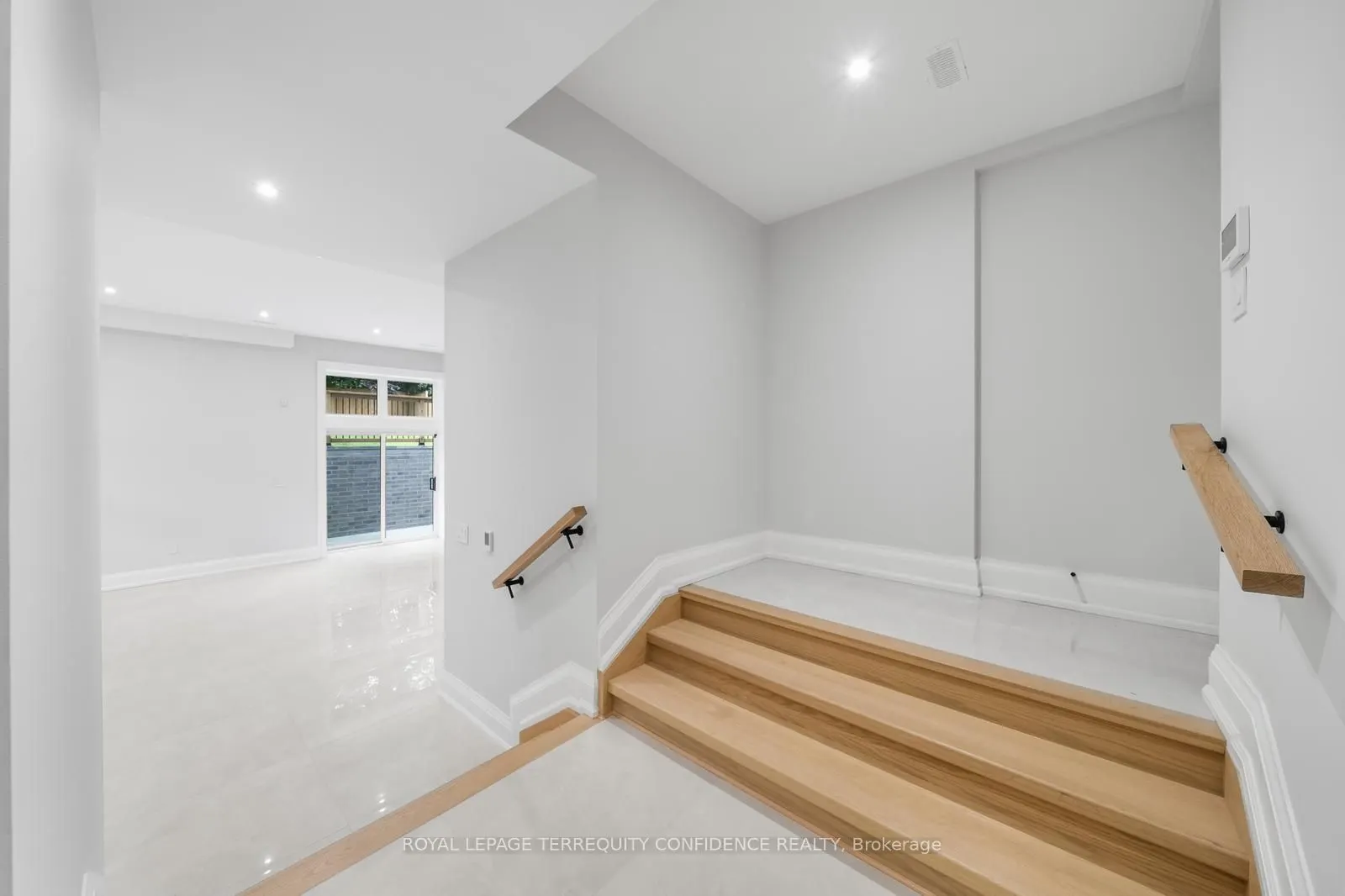 422 Hounslow Avenue