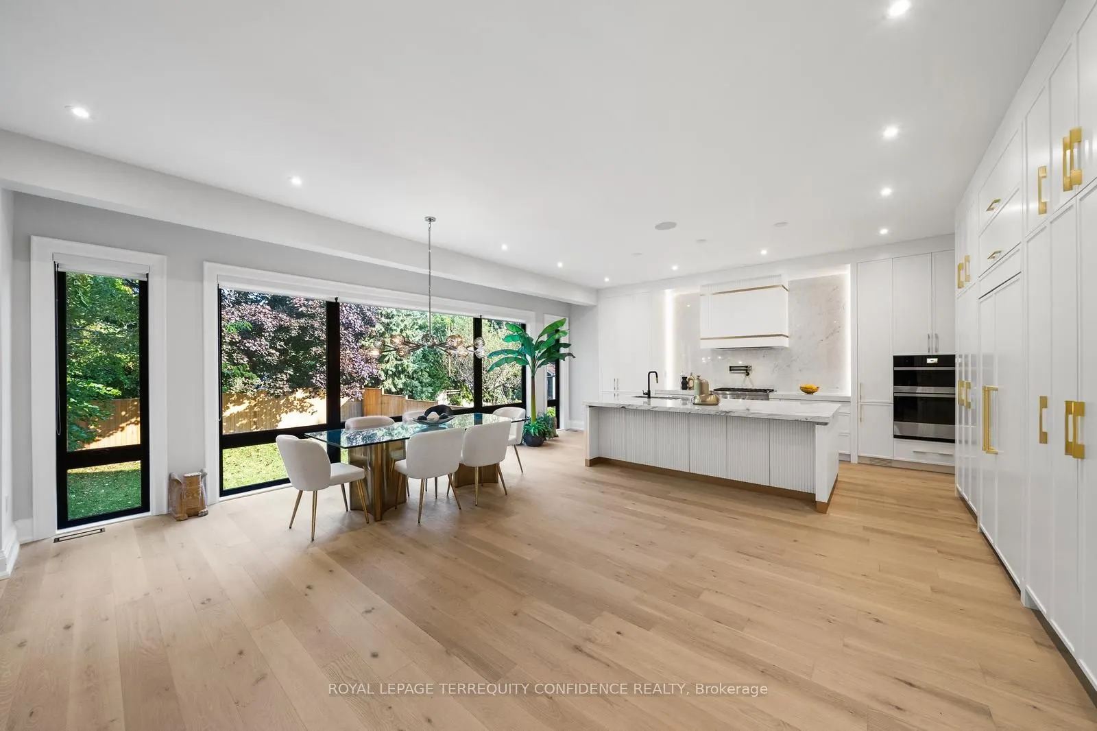422 Hounslow Avenue