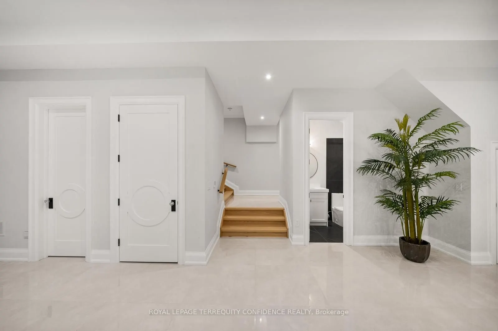 422 Hounslow Avenue