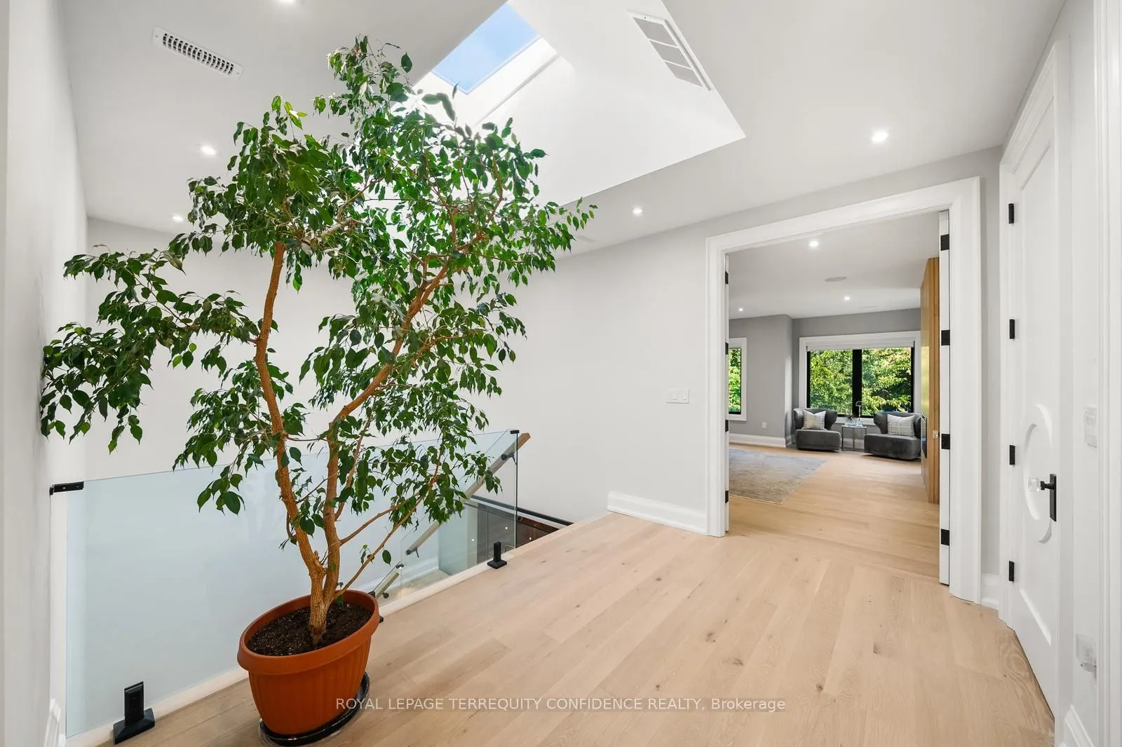 422 Hounslow Avenue