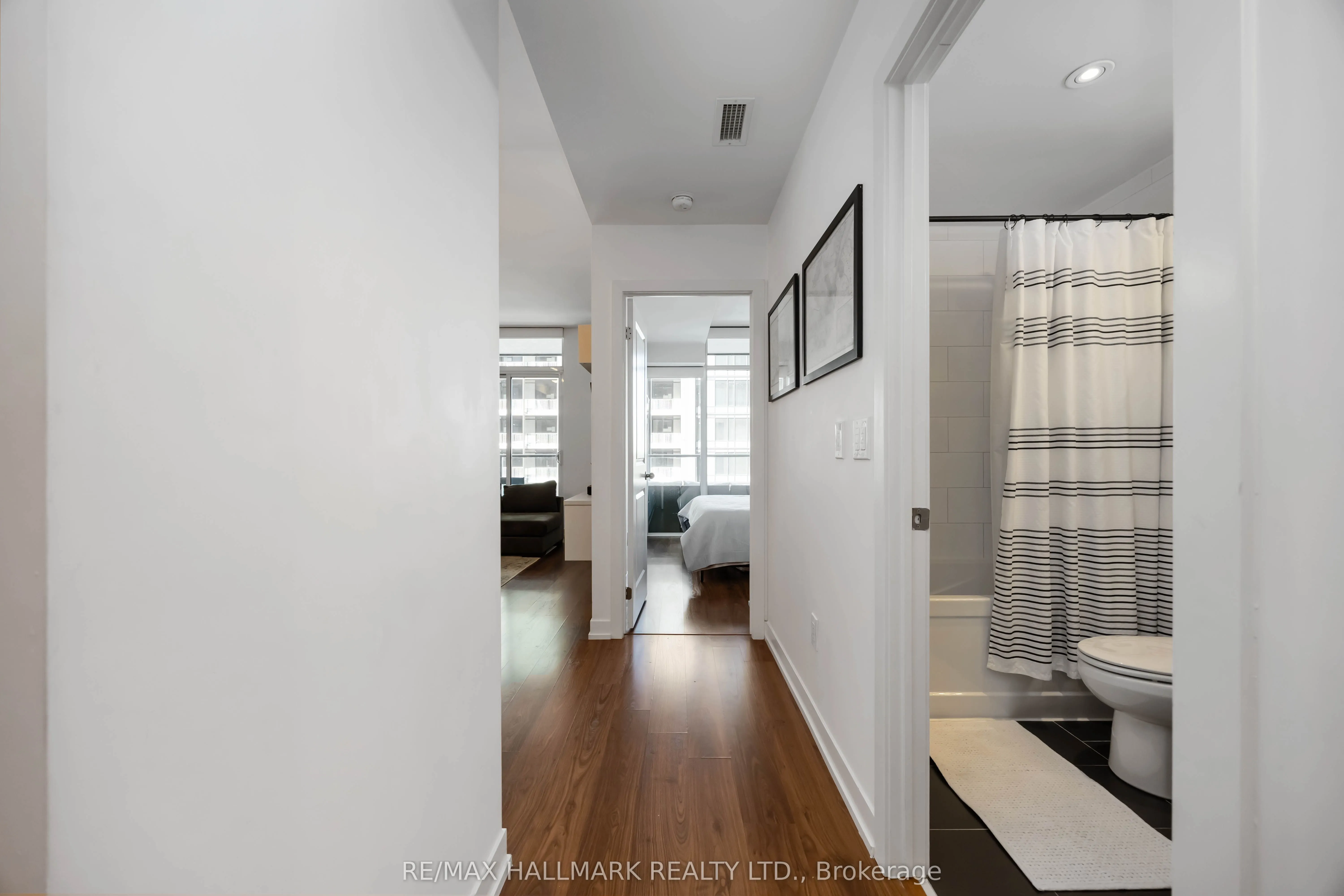105 George Street, #902