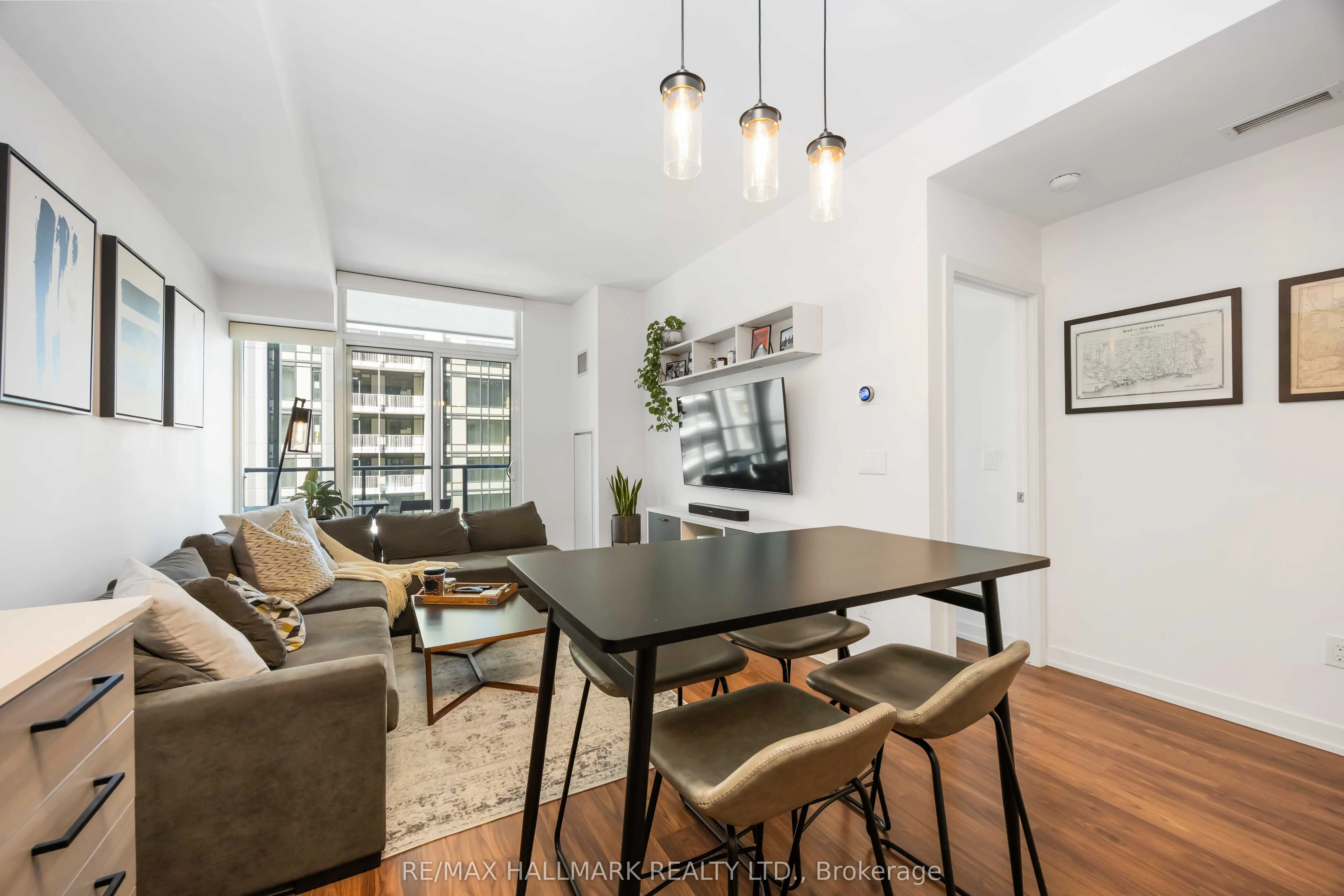 105 George Street, #902
