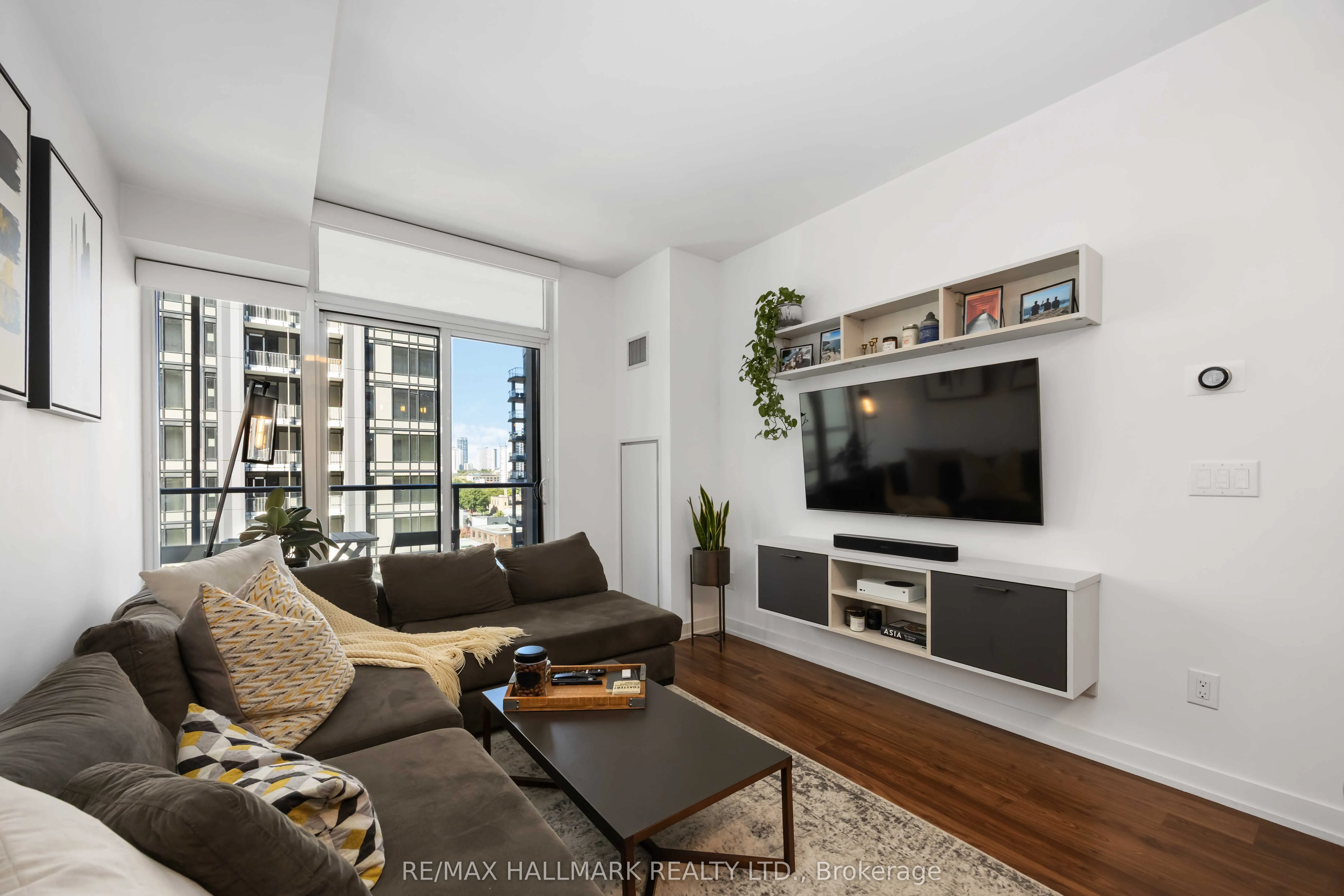 105 George Street, #902