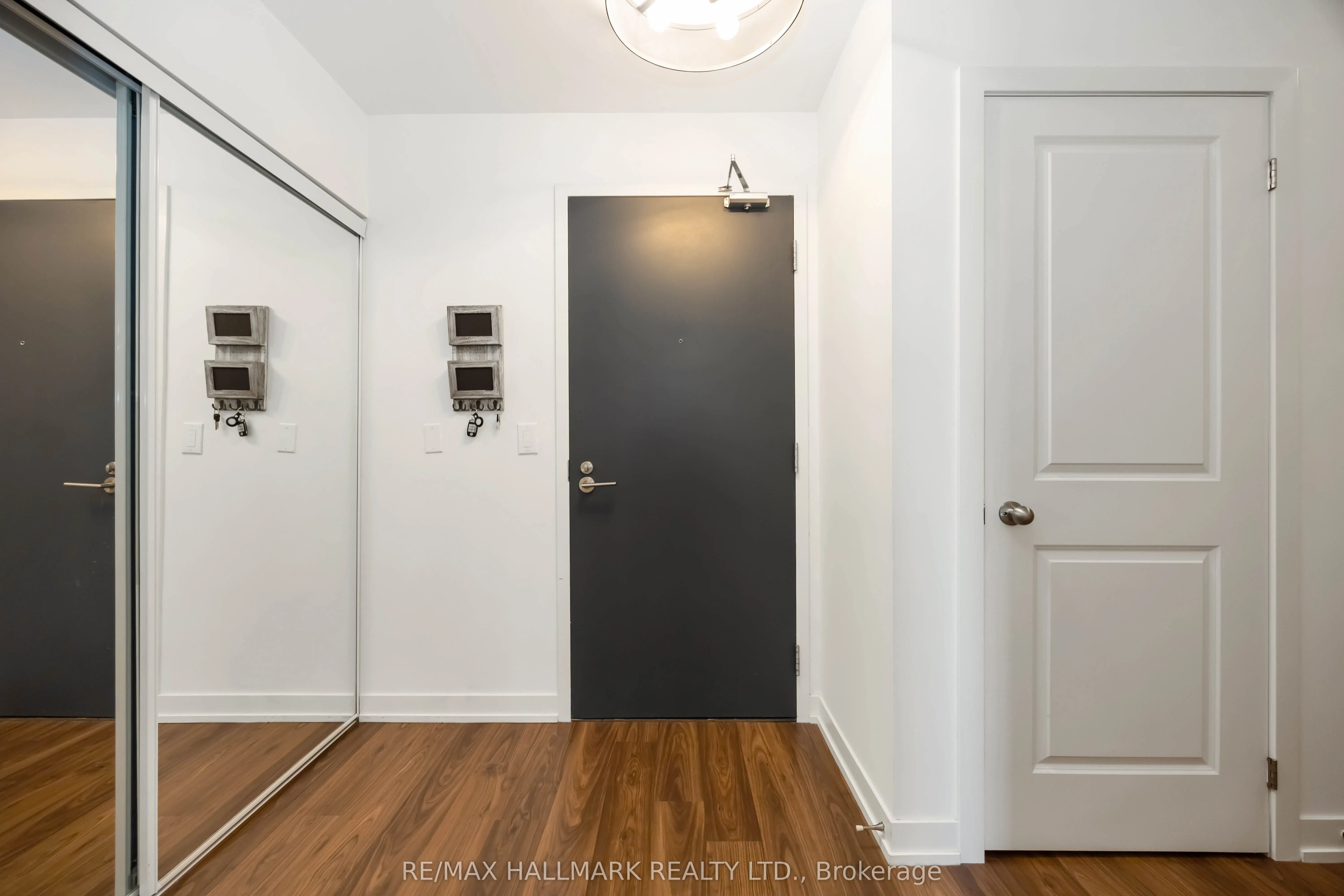 105 George Street, #902