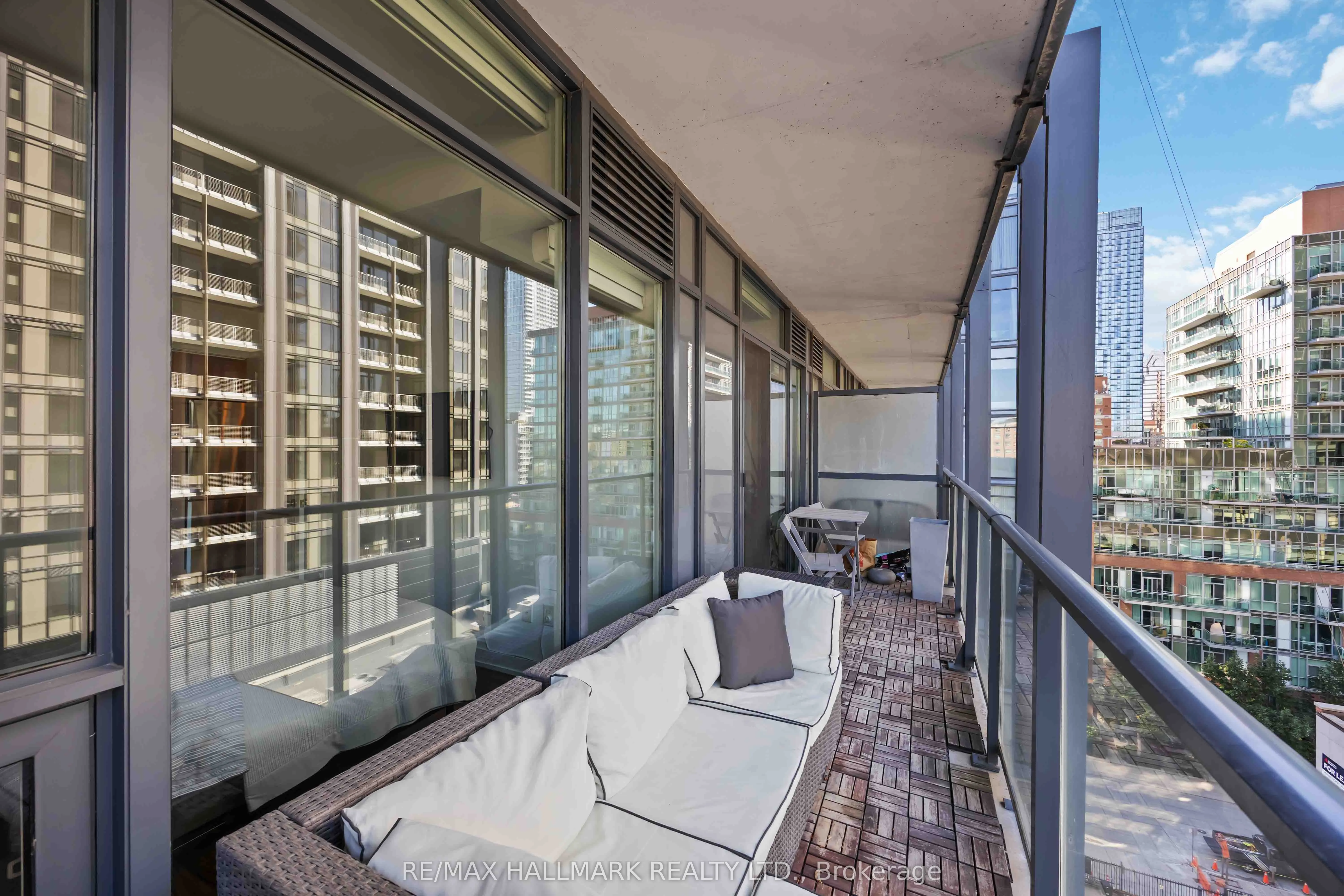 105 George Street, #902