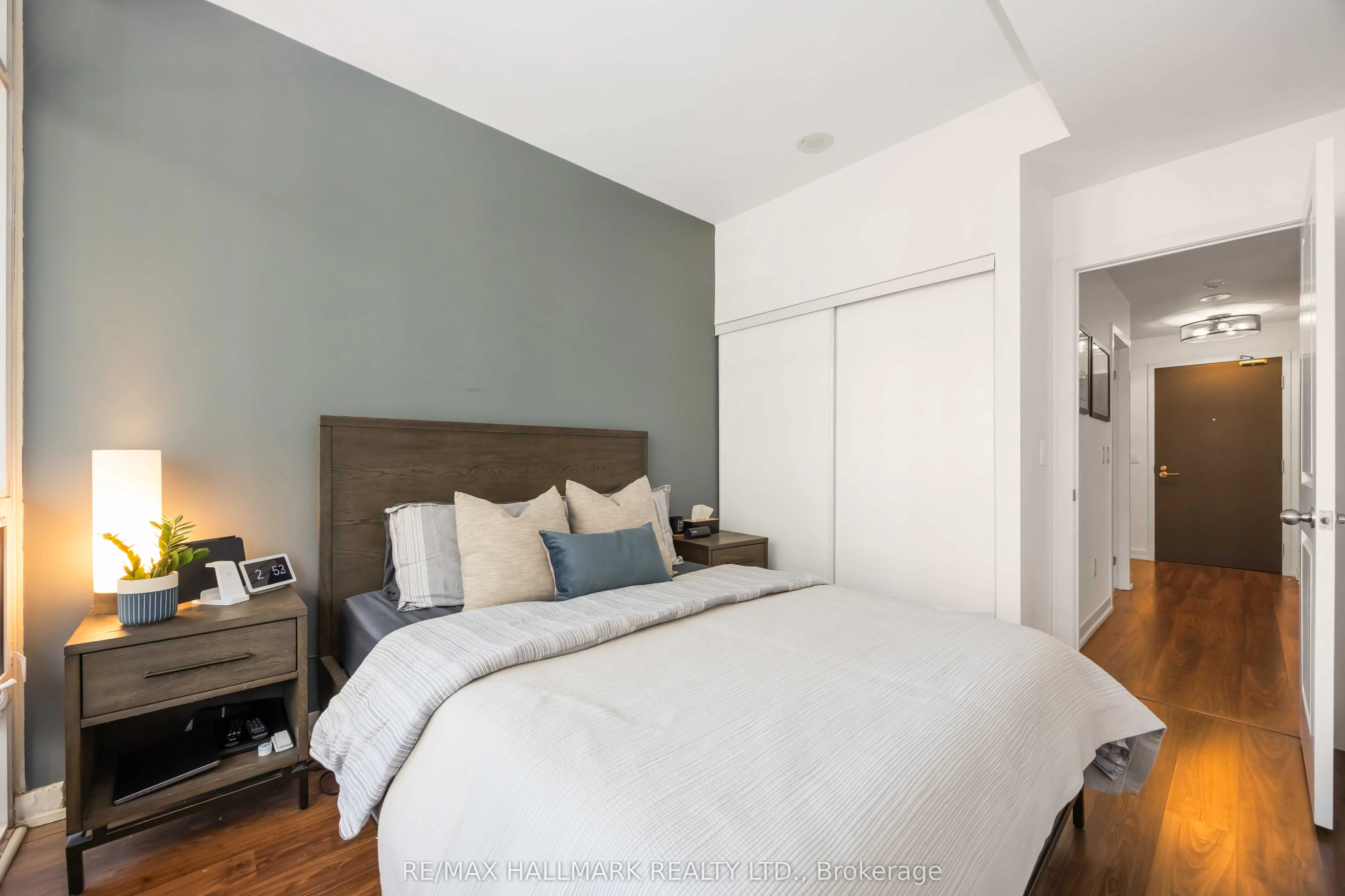 105 George Street, #902