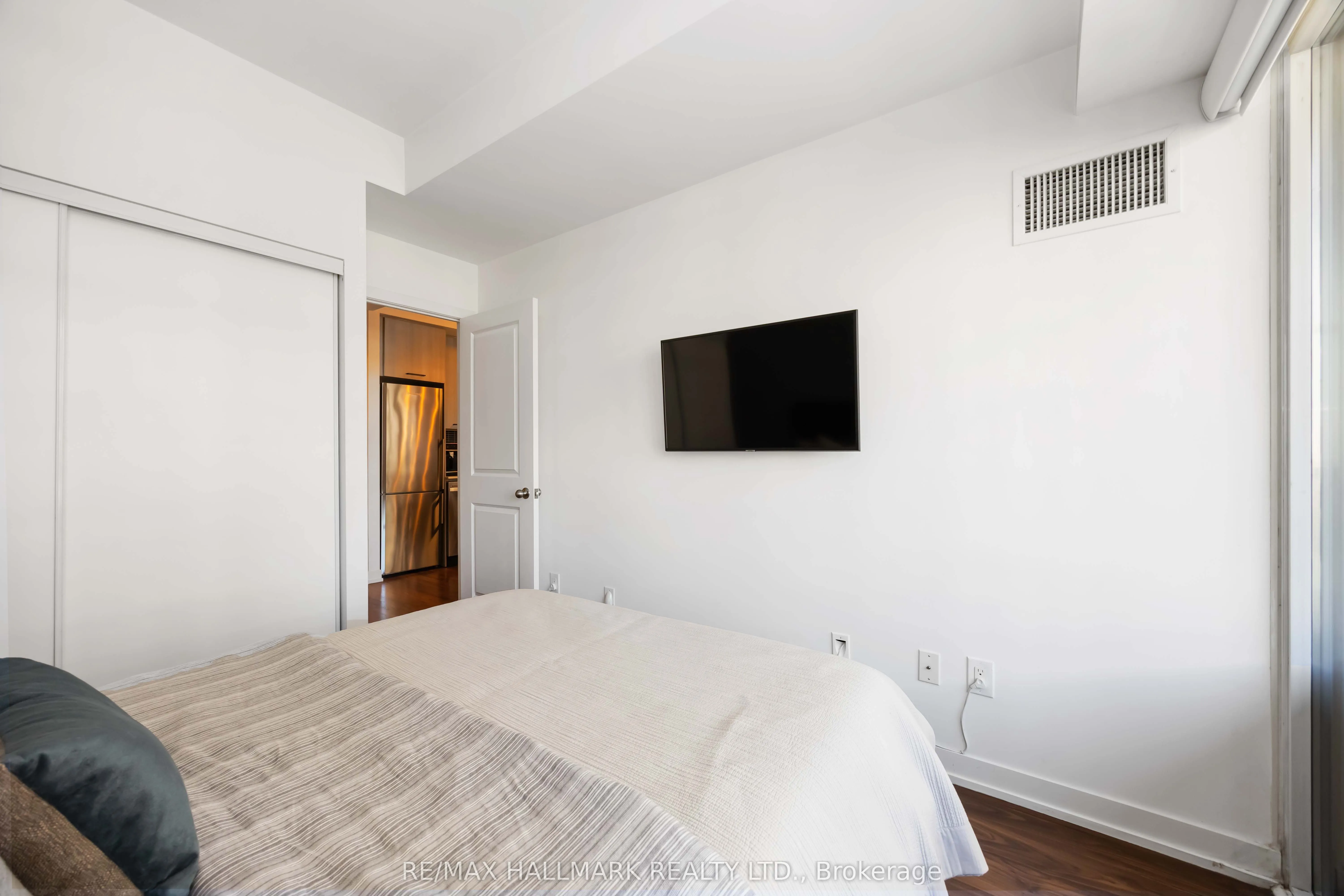 105 George Street, #902
