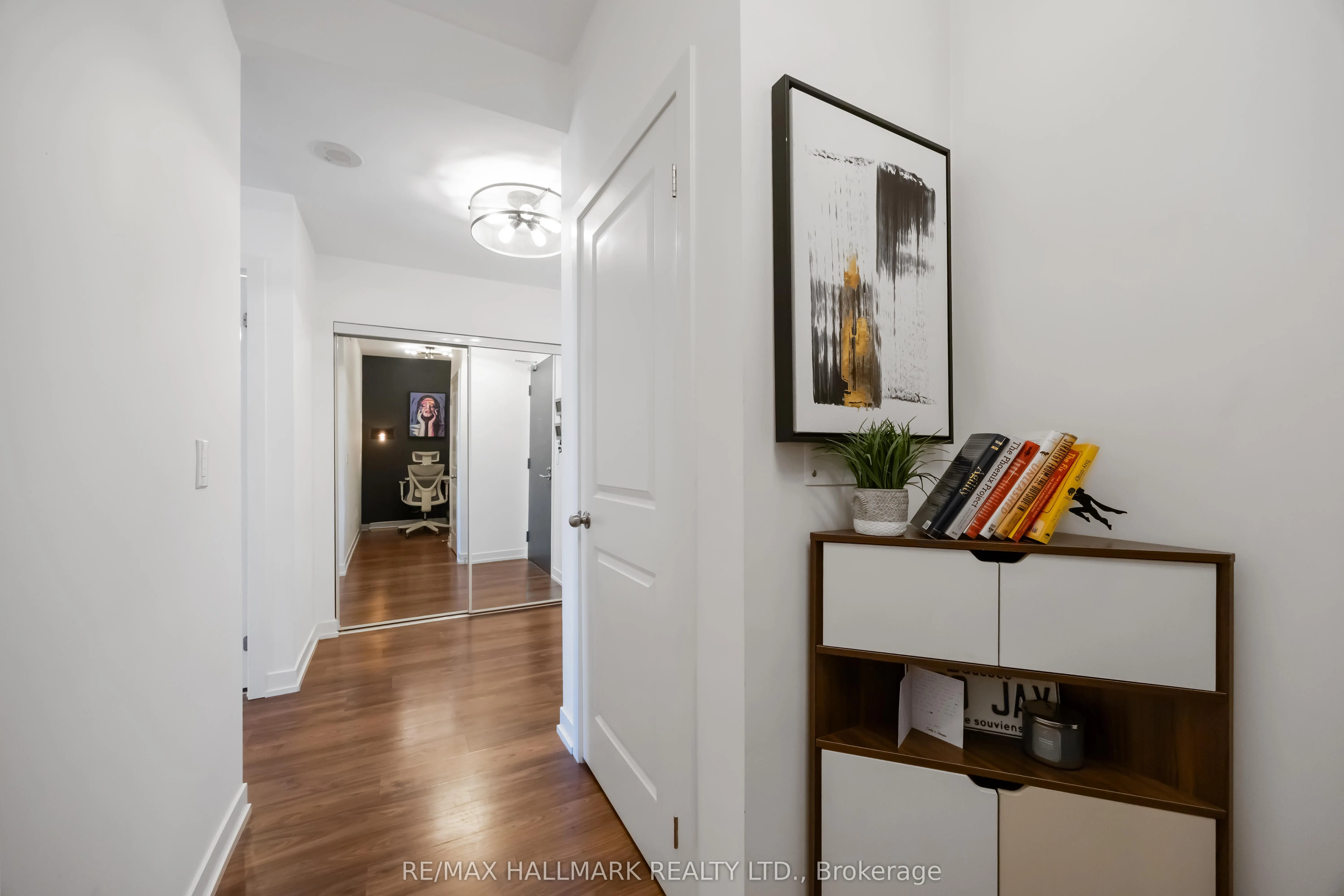 105 George Street, #902