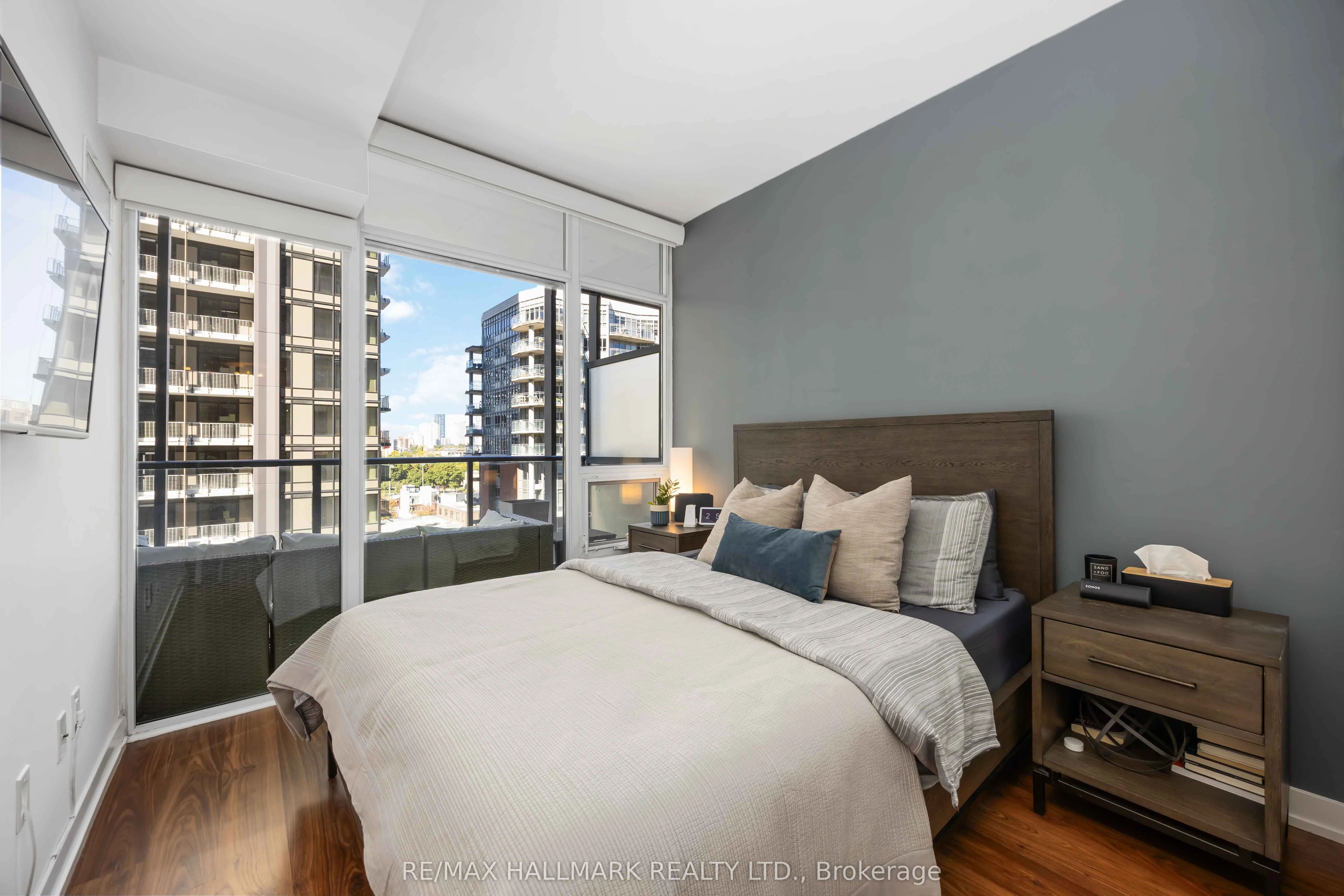 105 George Street, #902