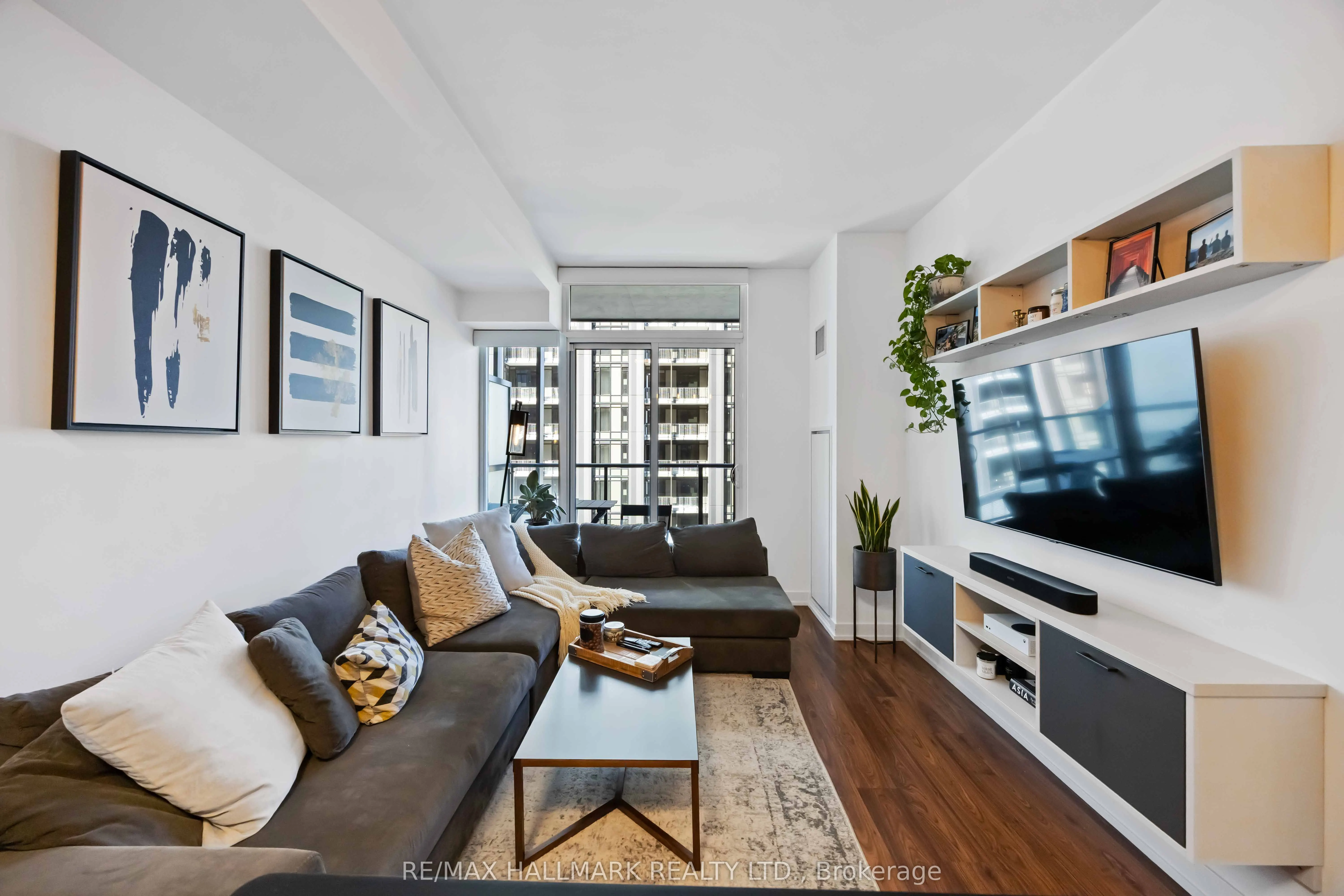 105 George Street, #902